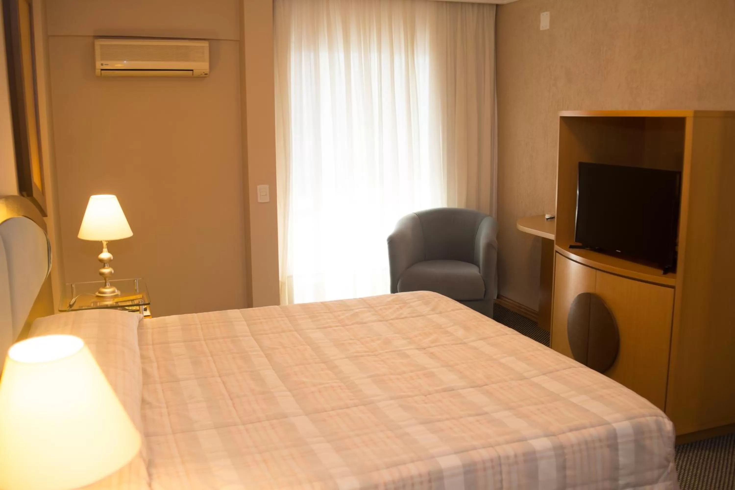 Photo of the whole room, Bed in Rihad Palace Hotel