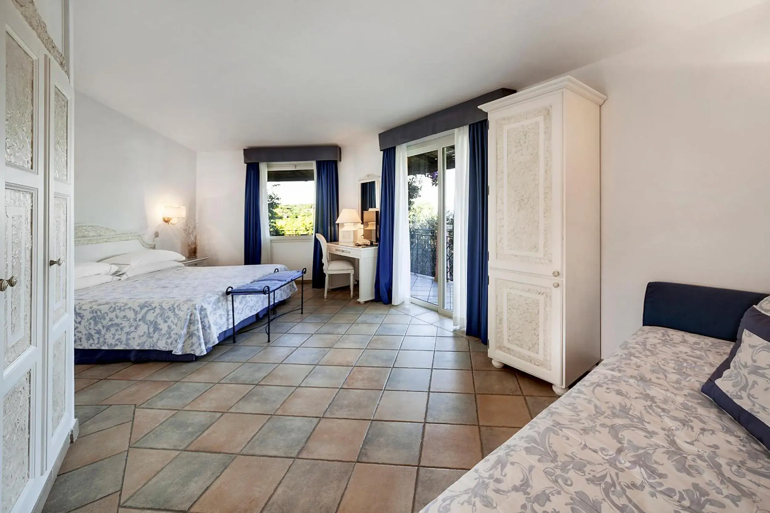 Photo of the whole room, Bed in Grand Hotel In Porto Cervo