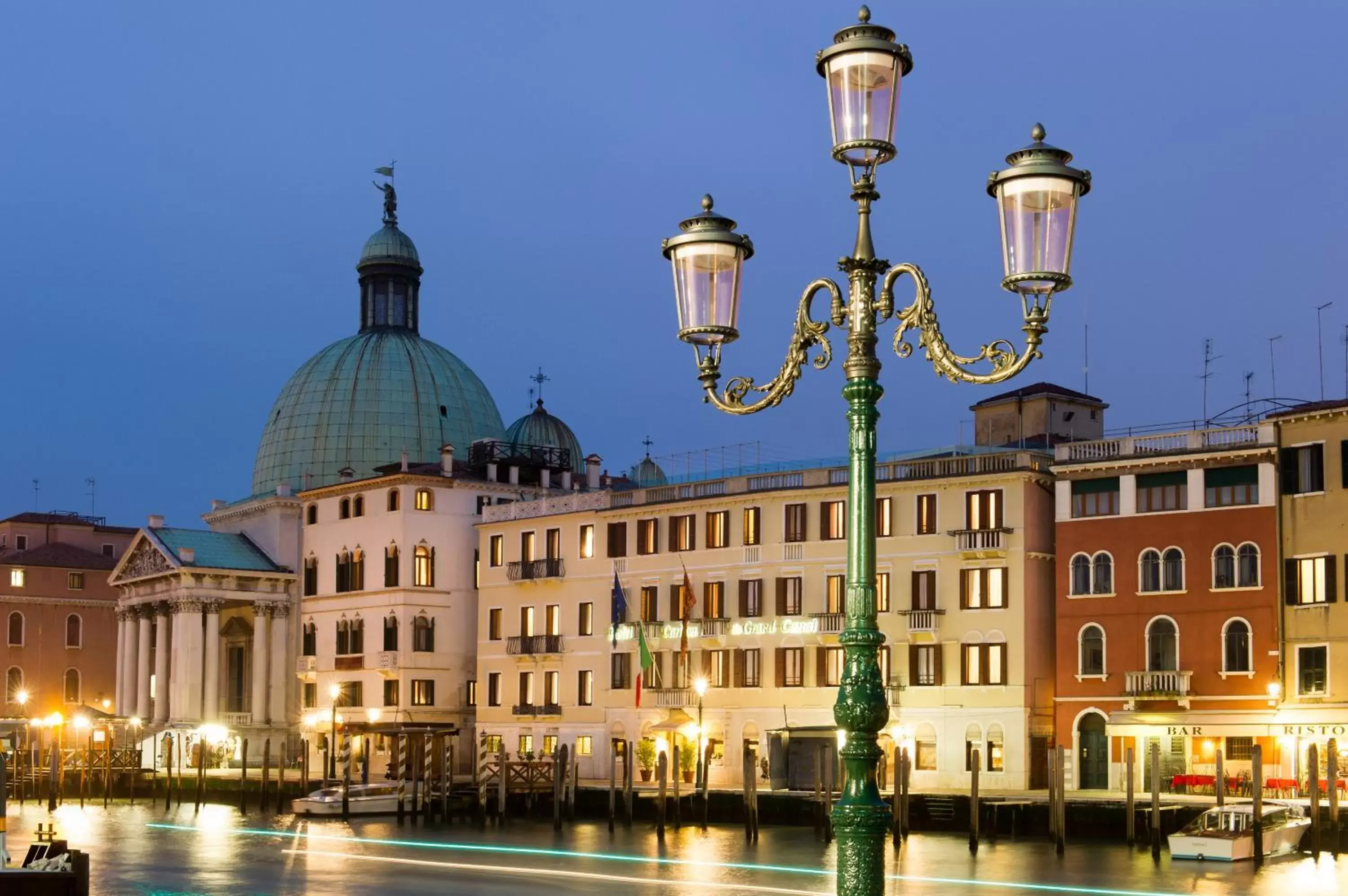 Property building in Hotel Carlton On The Grand Canal