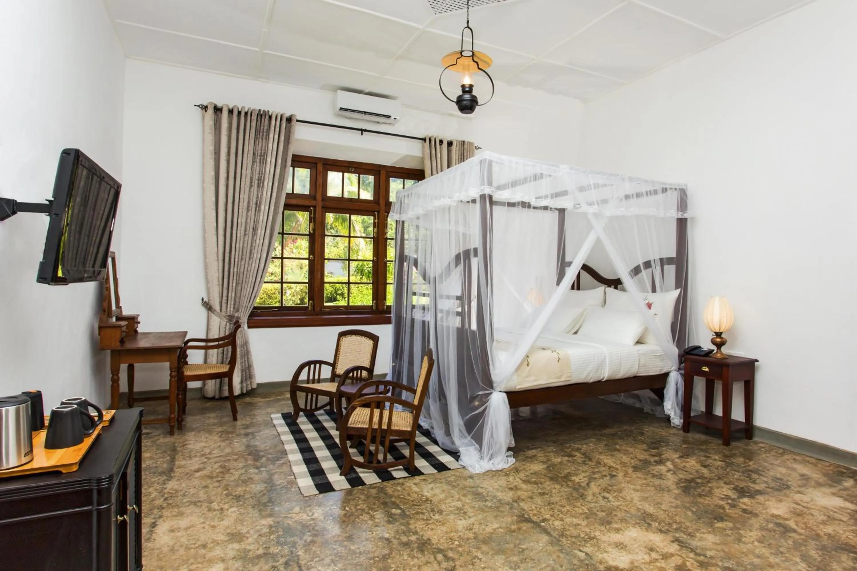 Photo of the whole room, Bed in Mountbatten Bungalow- Thema Collection