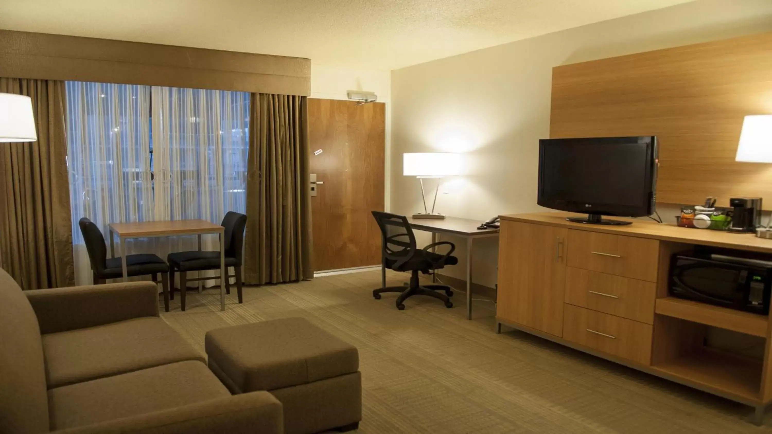 Photo of the whole room, TV/Entertainment Center in Holiday Inn Spearfish-Convention Center, an IHG Hotel