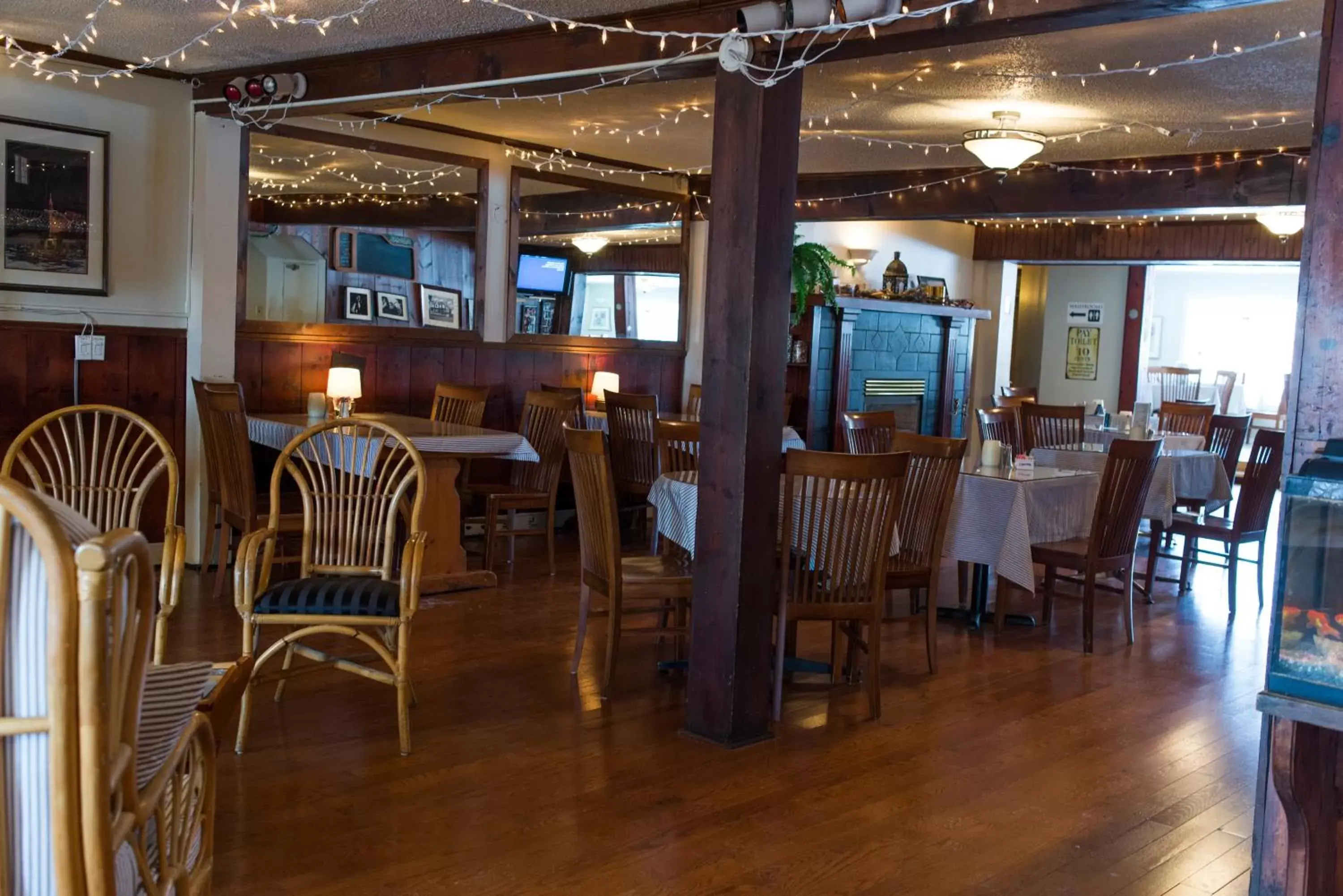 Lounge or bar, Restaurant/Places to Eat in The Cove Inn
