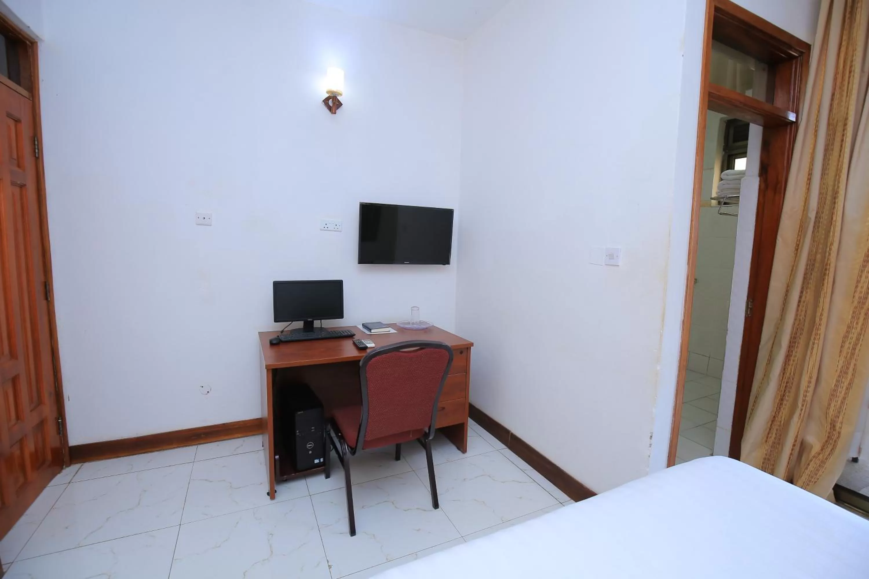 Bed in Frontiers Hotel & Conference Entebbe