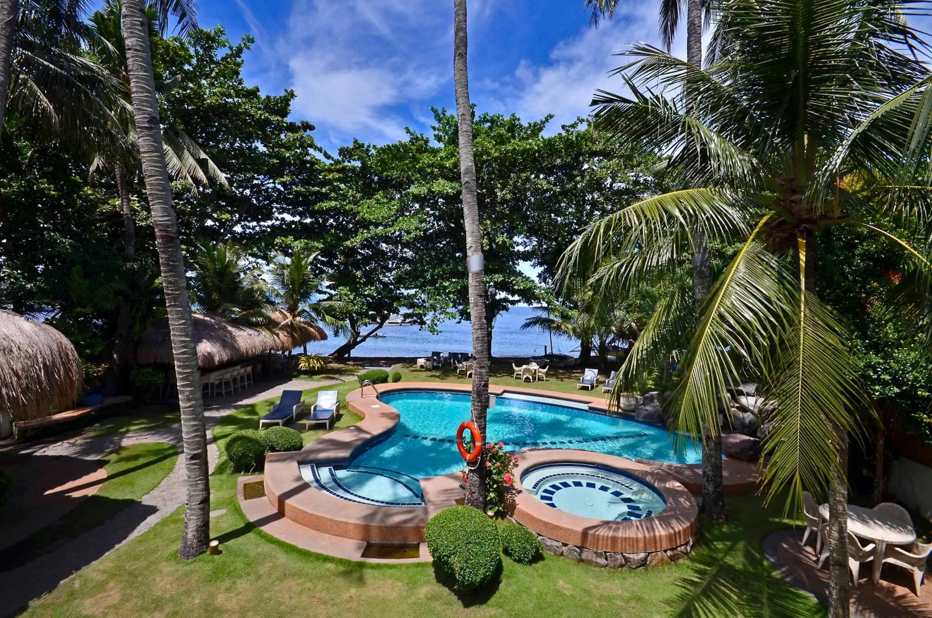 Garden in Mike's Dauin Dive Resort