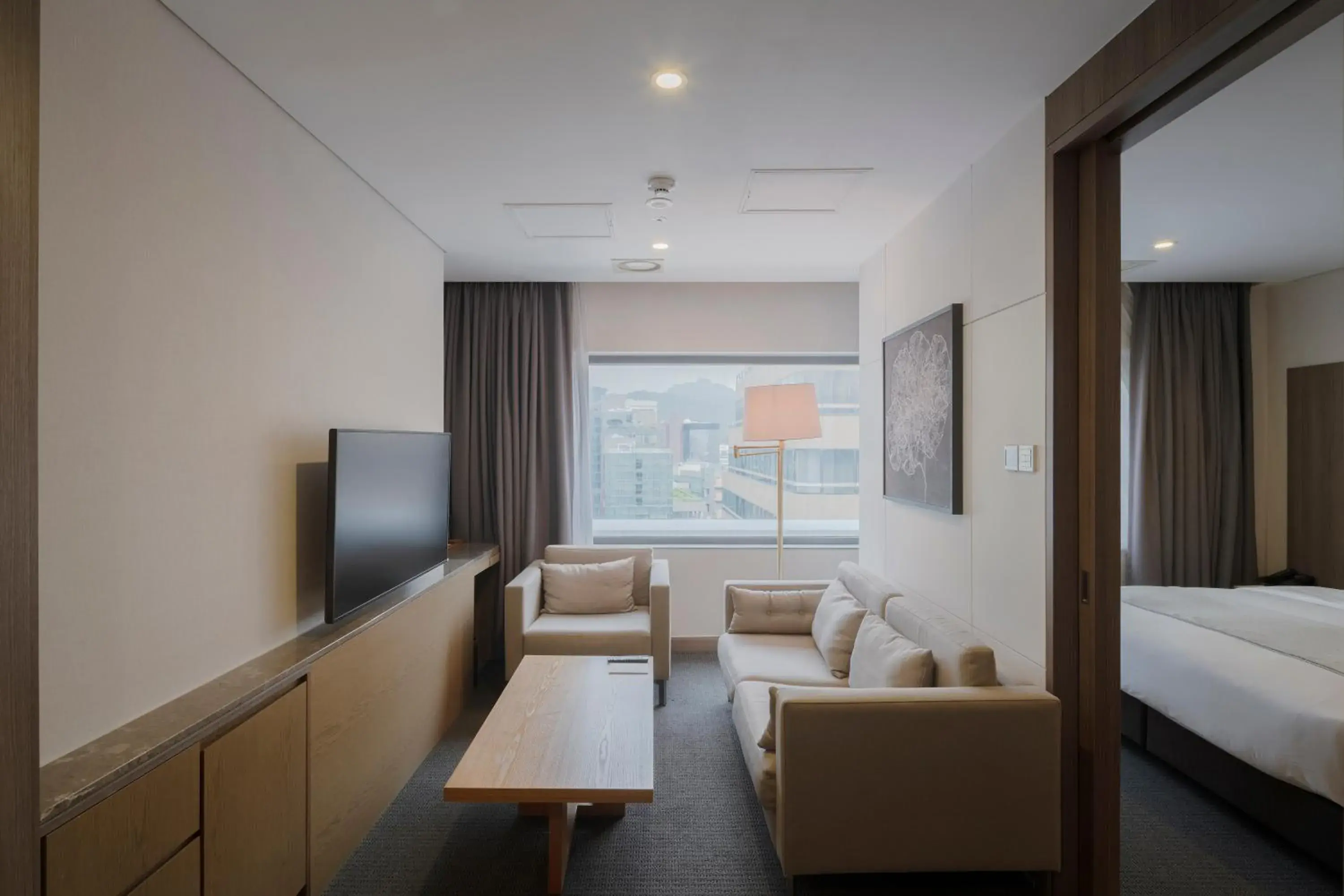 Photo of the whole room, Seating Area in Centermark Hotel Seoul