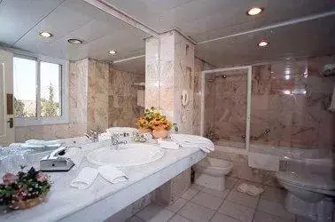 Bathroom in Addar Hotel