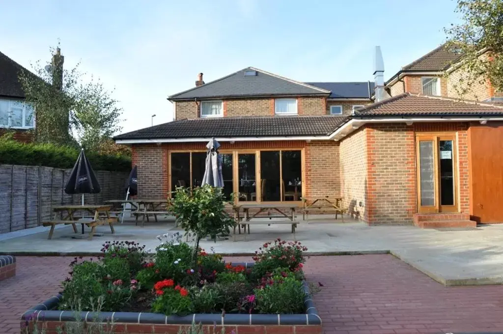 Facade/entrance, Property Building in Acorn Lodge Gatwick