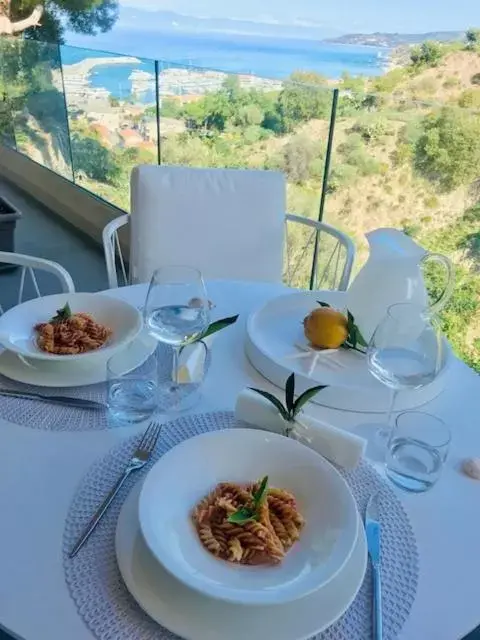 Balcony/Terrace, Restaurant/Places to Eat in S'O Suites Tropea