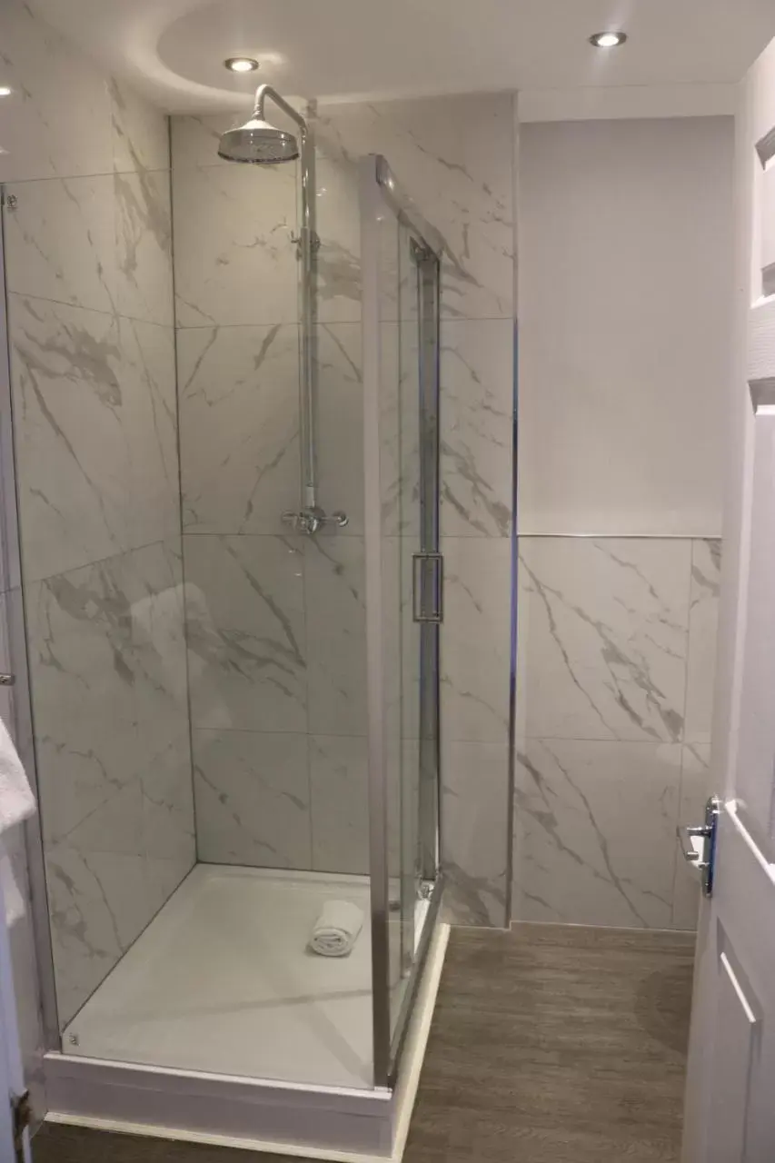 Shower, Bathroom in Rutland Hall Hotel