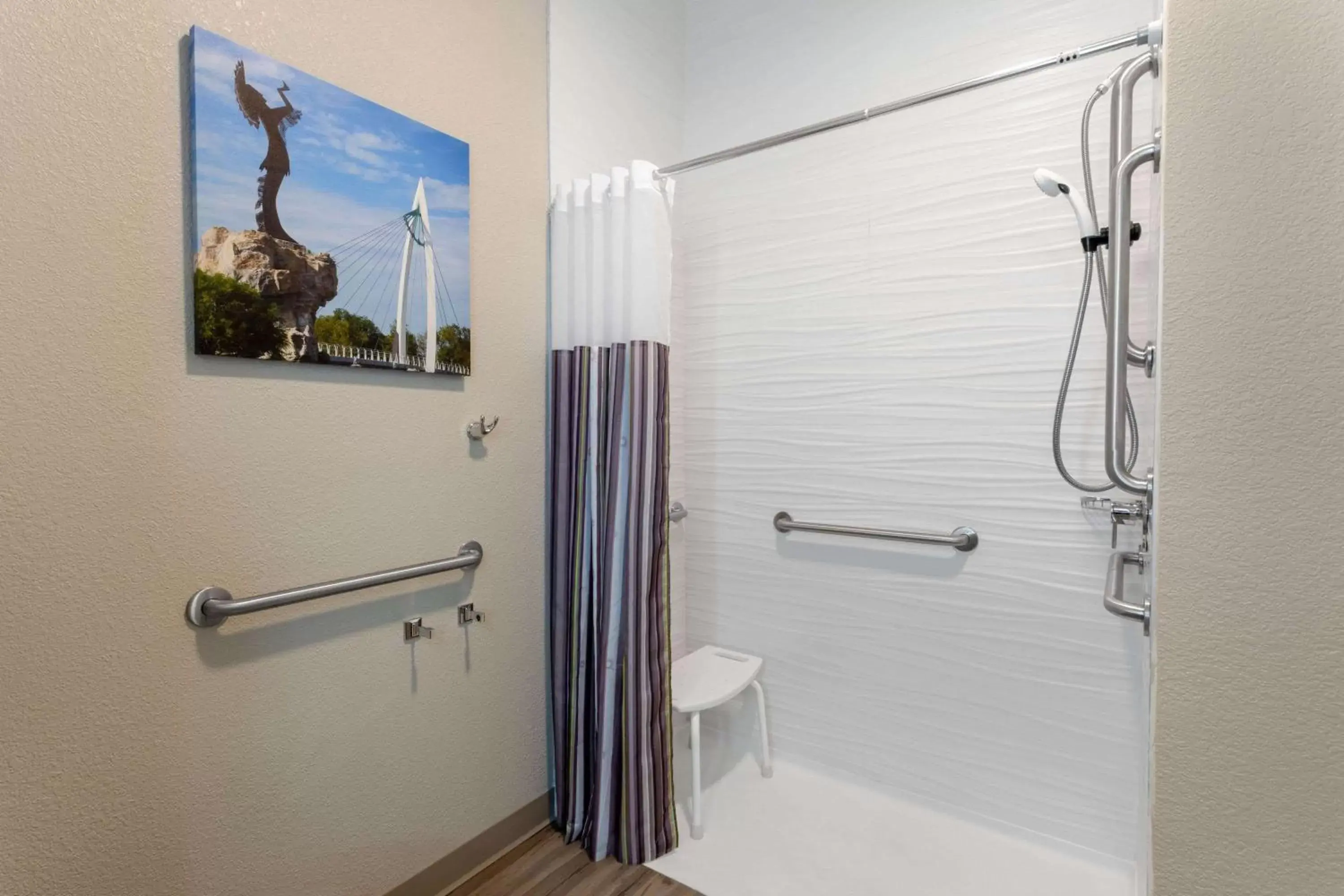 Shower, Bathroom in La Quinta by Wyndham Wichita Airport