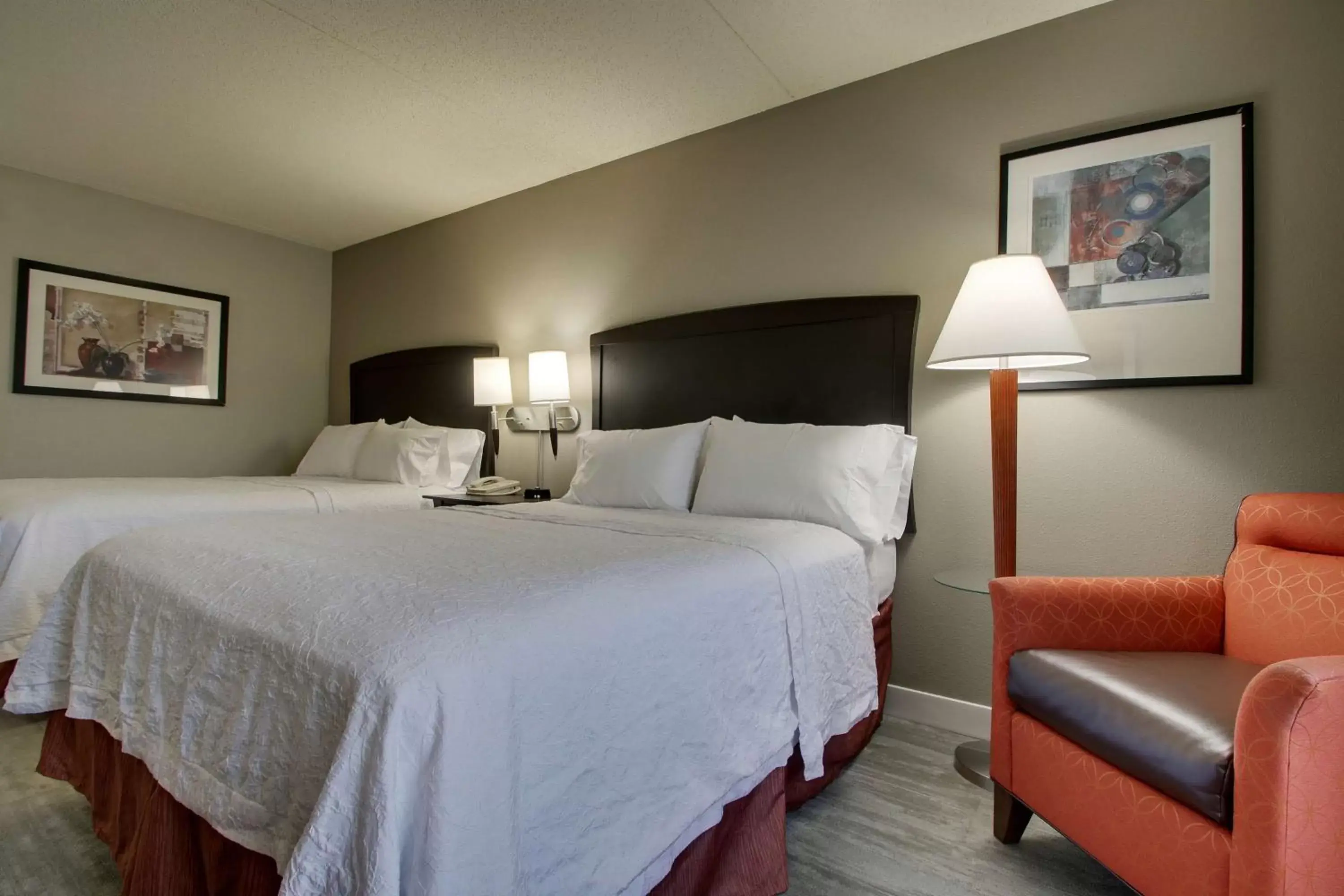 Bed in Hampton Inn & Suites Spartanburg-I-26-Westgate Mall