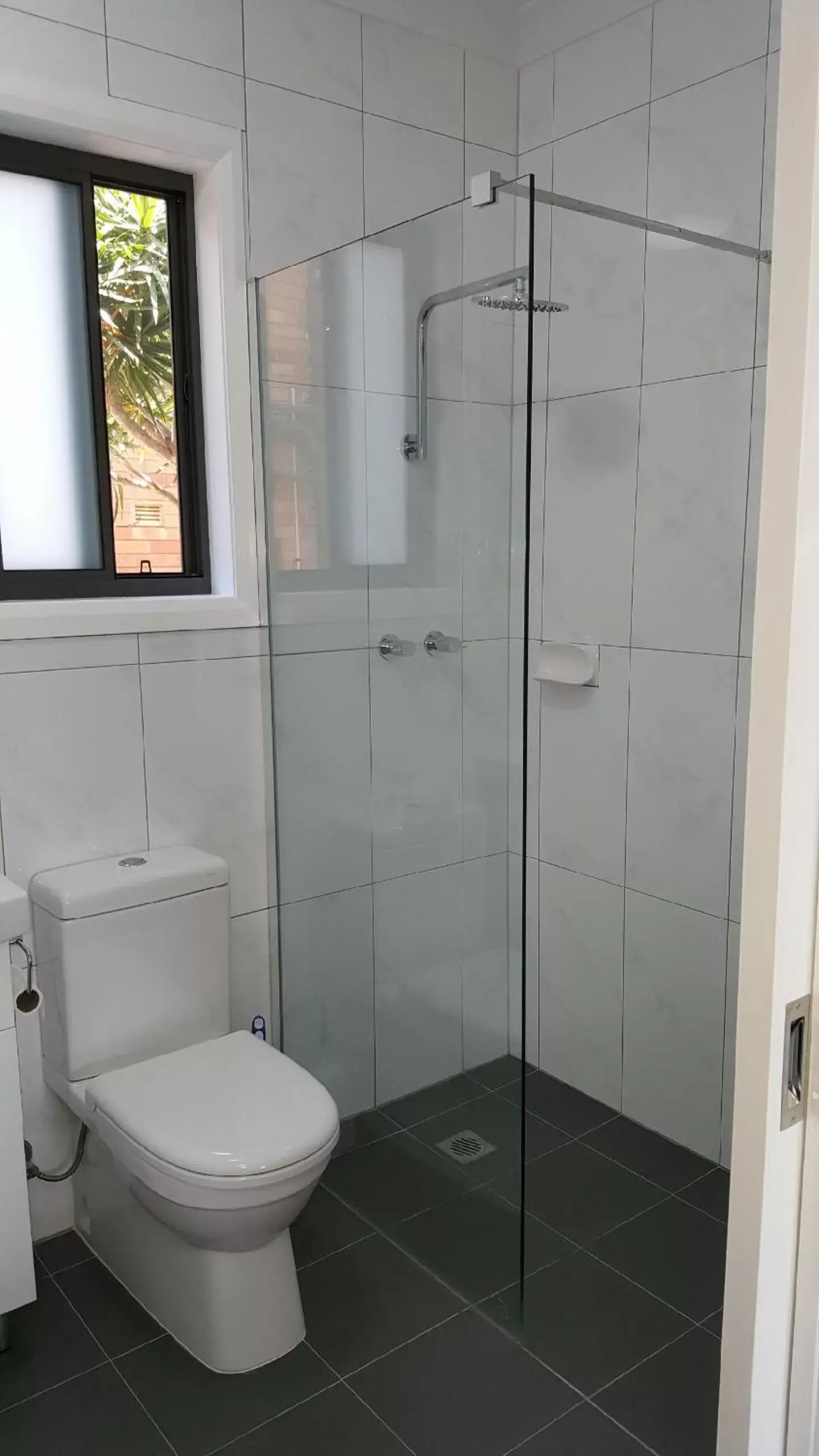 Shower, Bathroom in John Oxley Motel