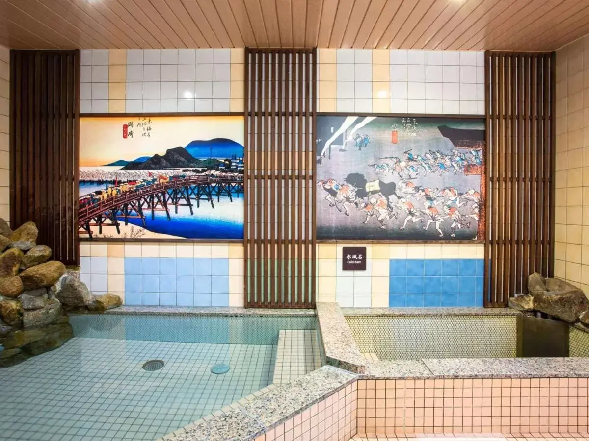 Swimming Pool in Hamilton Hotel Blue