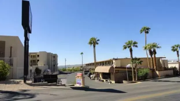 Facade/entrance in Windsor Inn Lake Havasu City Facade/entrance in Windsor Inn Lake Havasu City