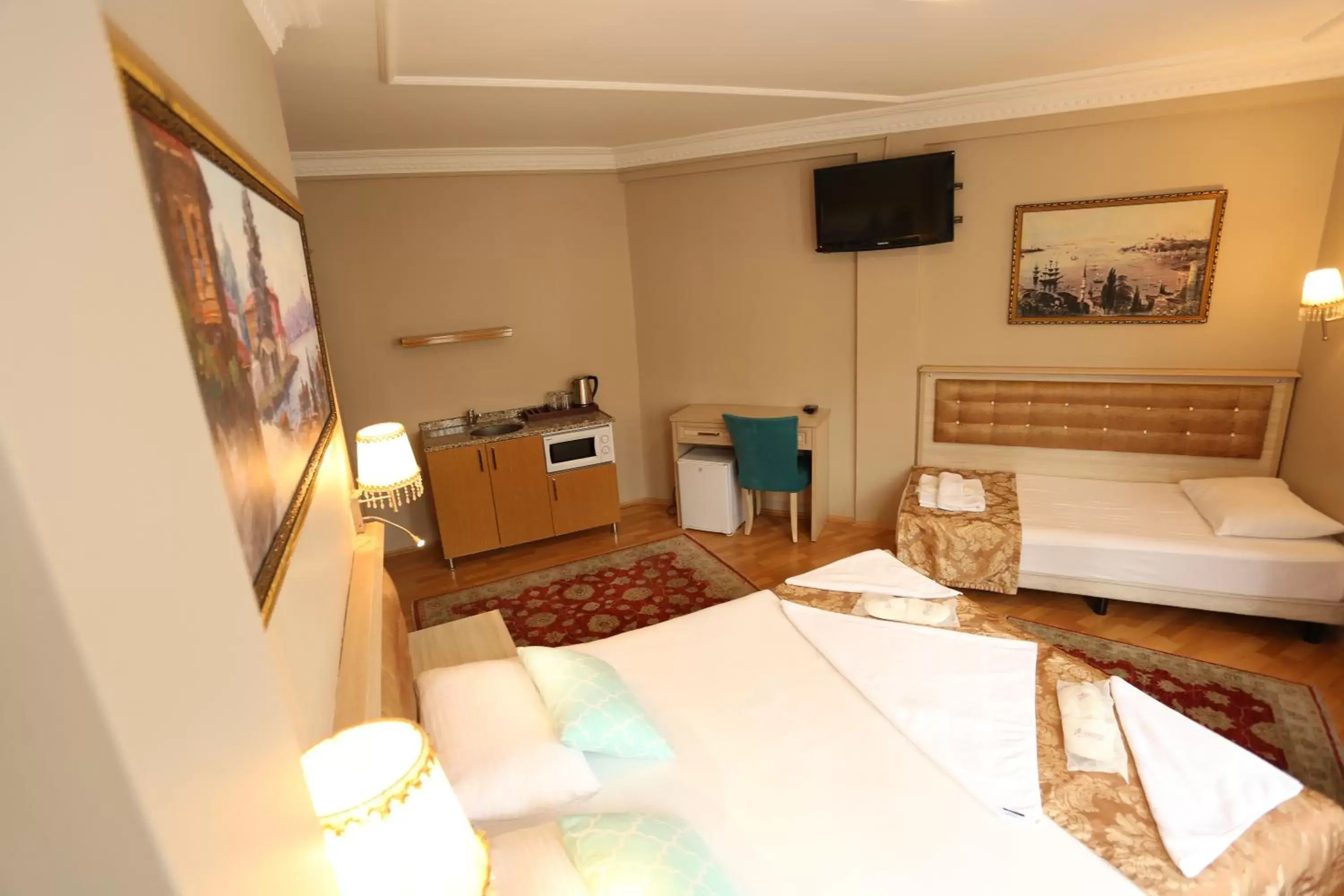 Photo of the whole room, Seating Area in Hotel Tashkonak Istanbul