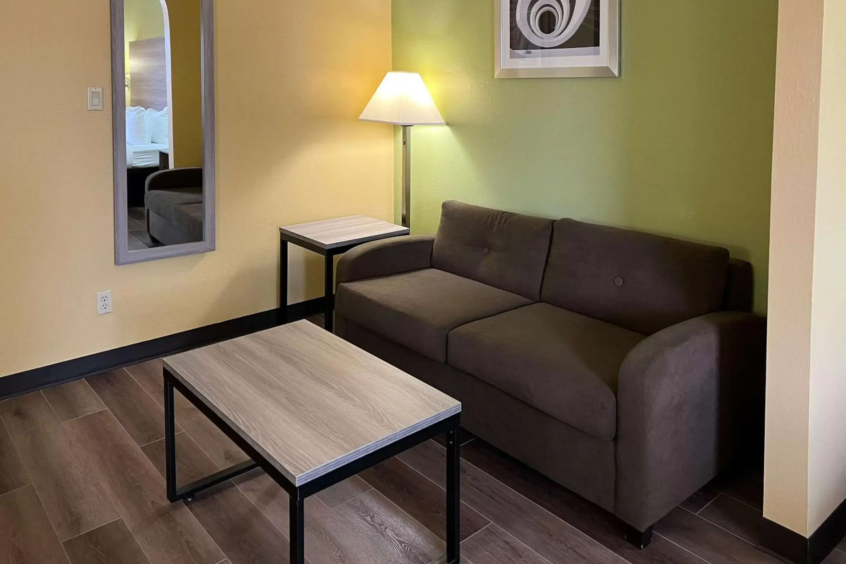 Bedroom, Seating Area in Quality Inn