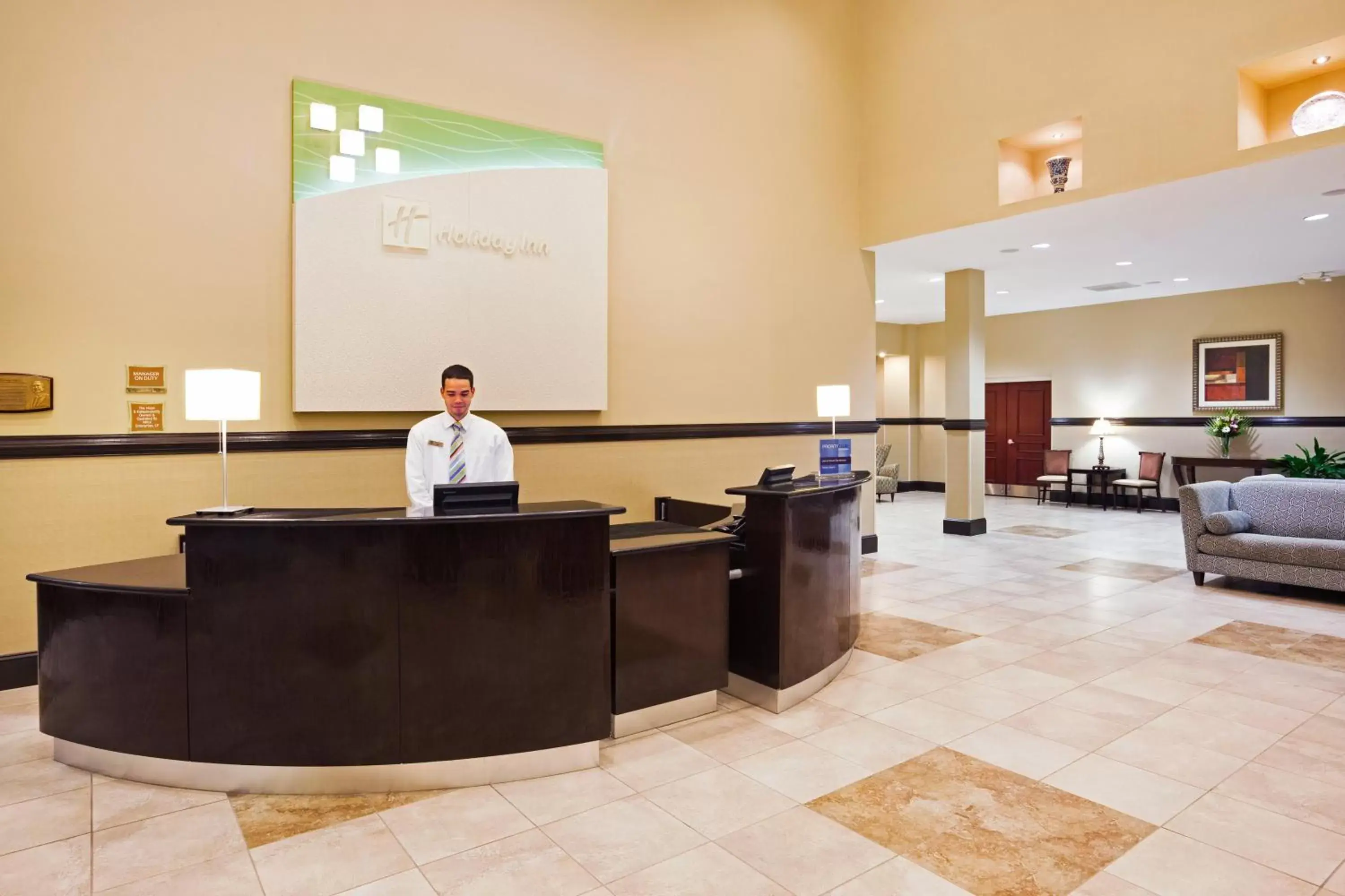 Property building, Lobby/Reception in Holiday Inn Hotel & Suites Beaufort at Highway 21, an IHG Hotel