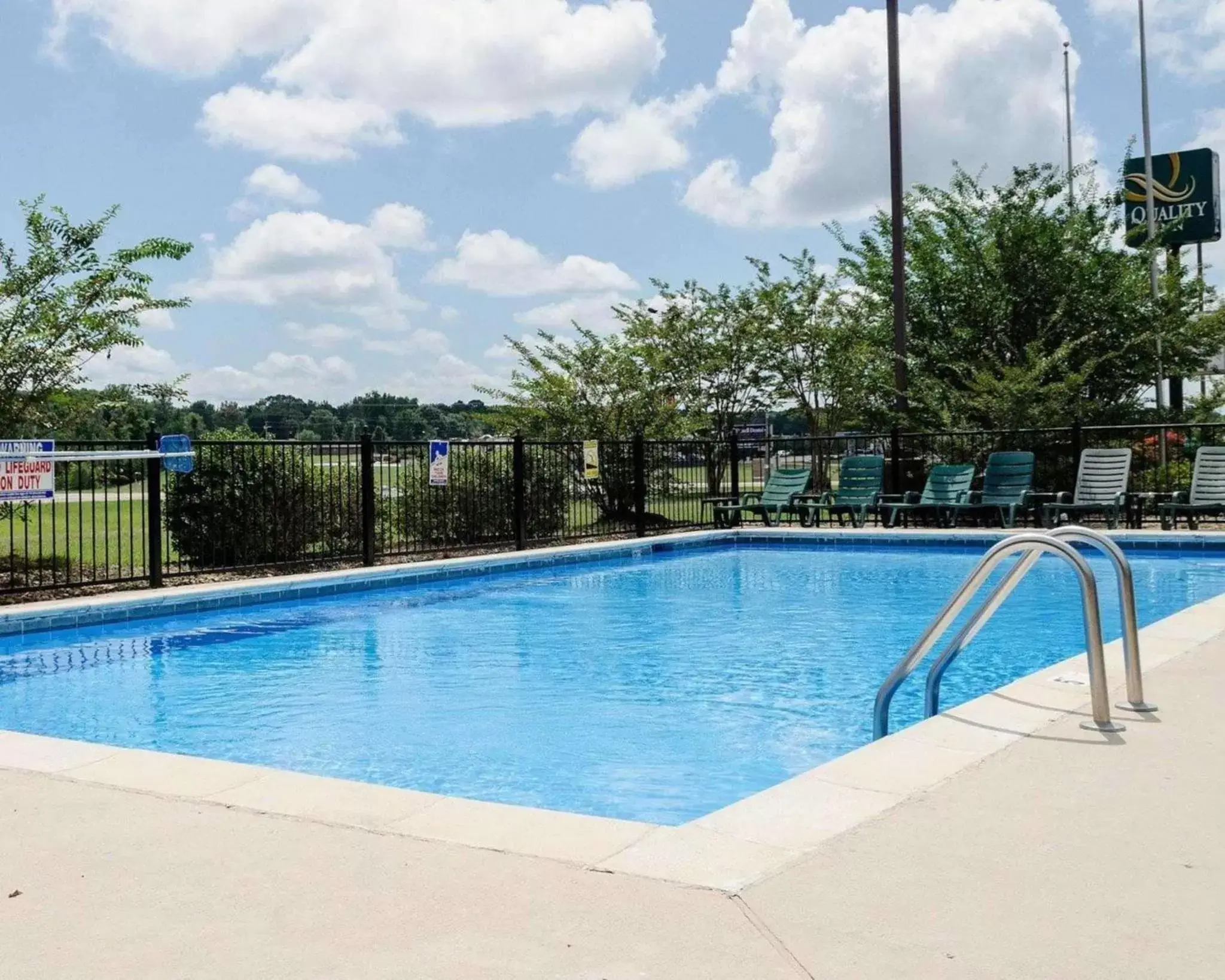 On site, Swimming Pool in Quality Inn Louisville