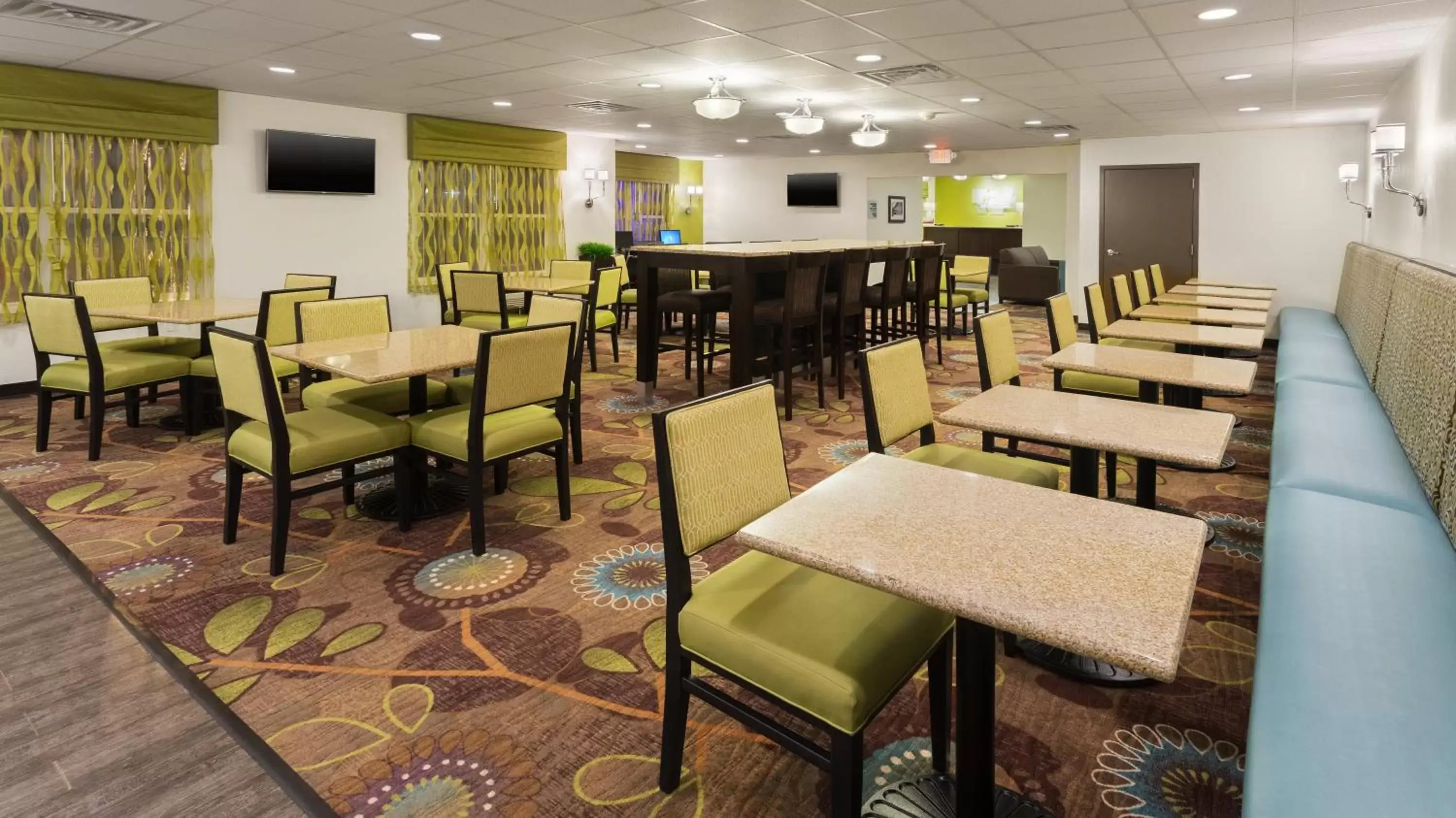 Breakfast, Restaurant/Places to Eat in Holiday Inn Express & Suites Wyomissing, an IHG Hotel