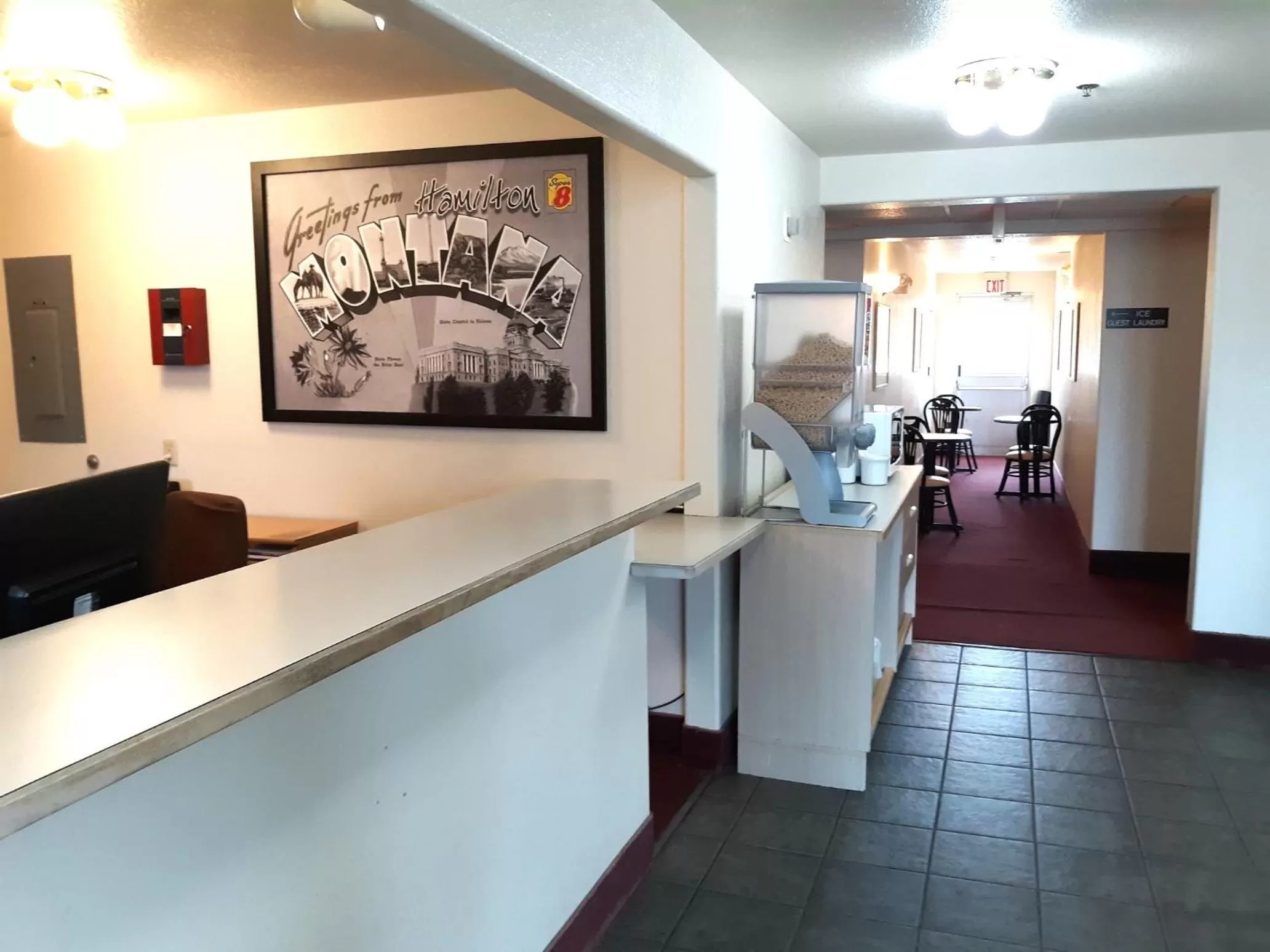 Lobby or reception in Super 8 by Wyndham Hamilton