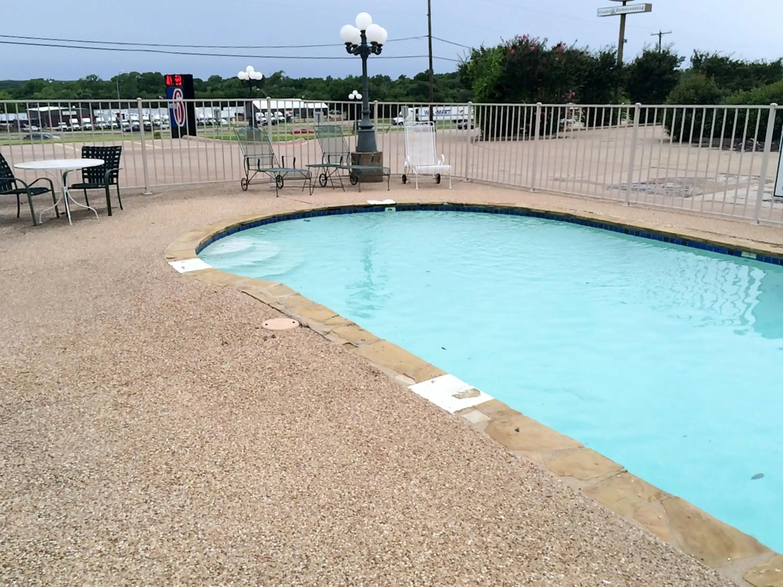 Swimming pool in Motel 6-Waxahachie, TX