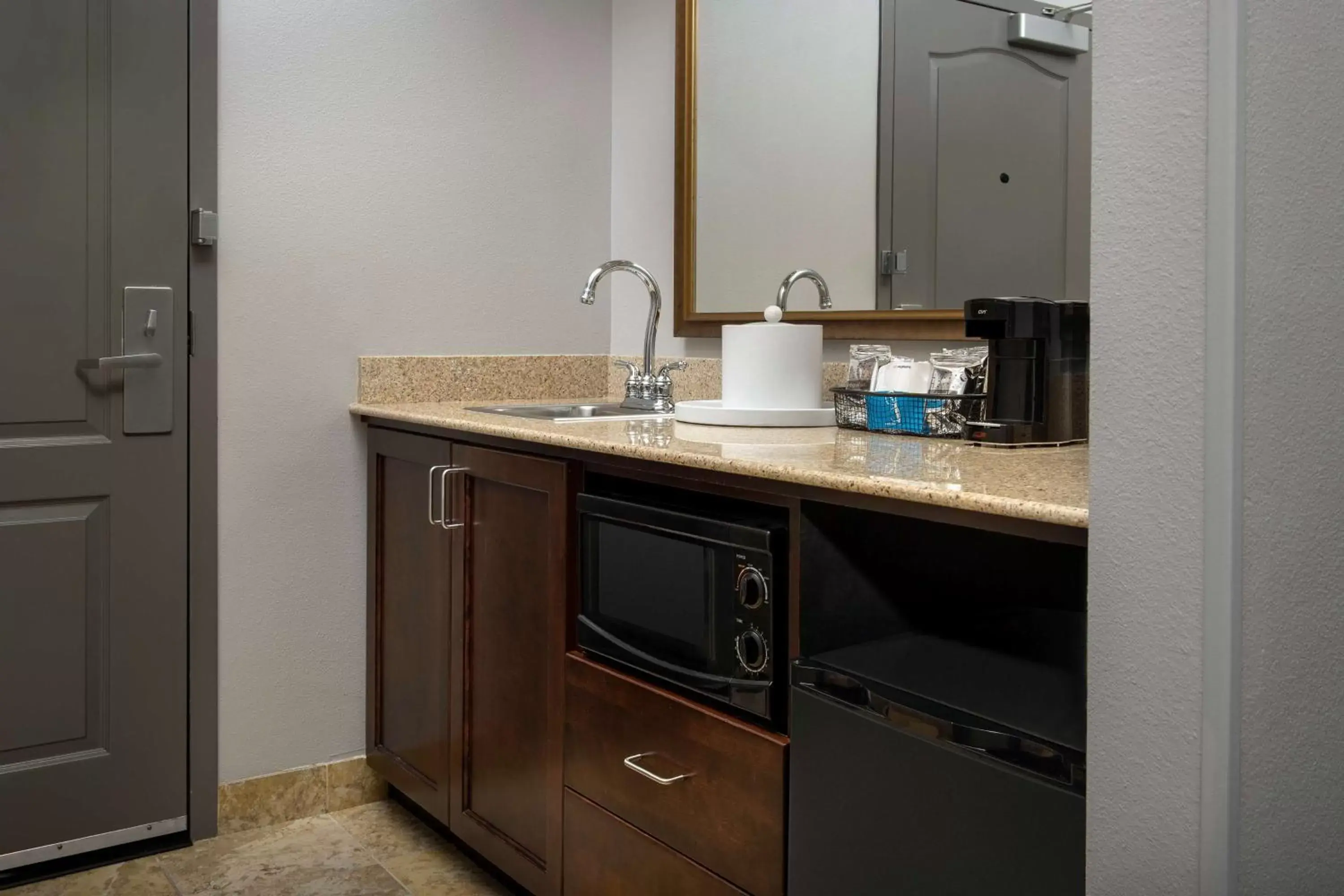 Photo of the whole room, Bathroom in Hampton Inn & Suites Holly Springs