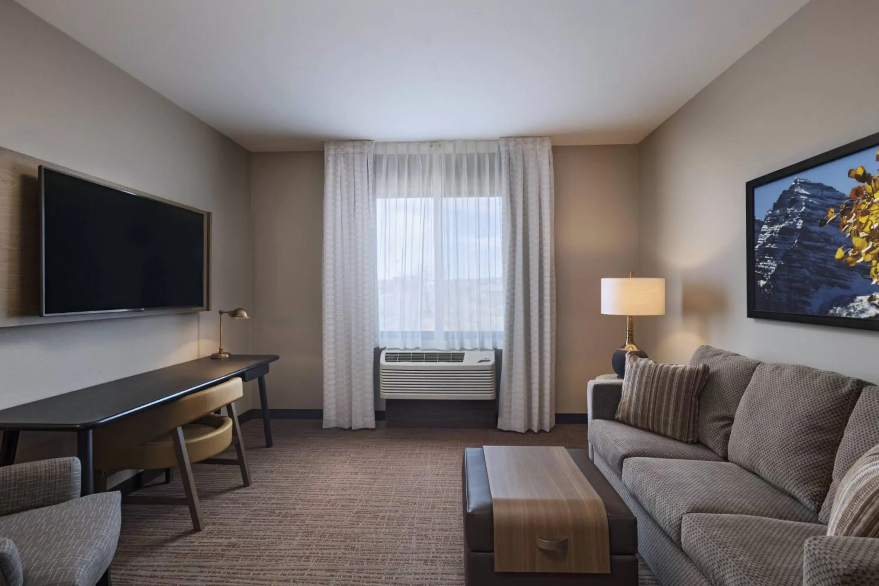 Living room, Seating Area in Fairfield Inn & Suites by Marriott Colorado Springs East