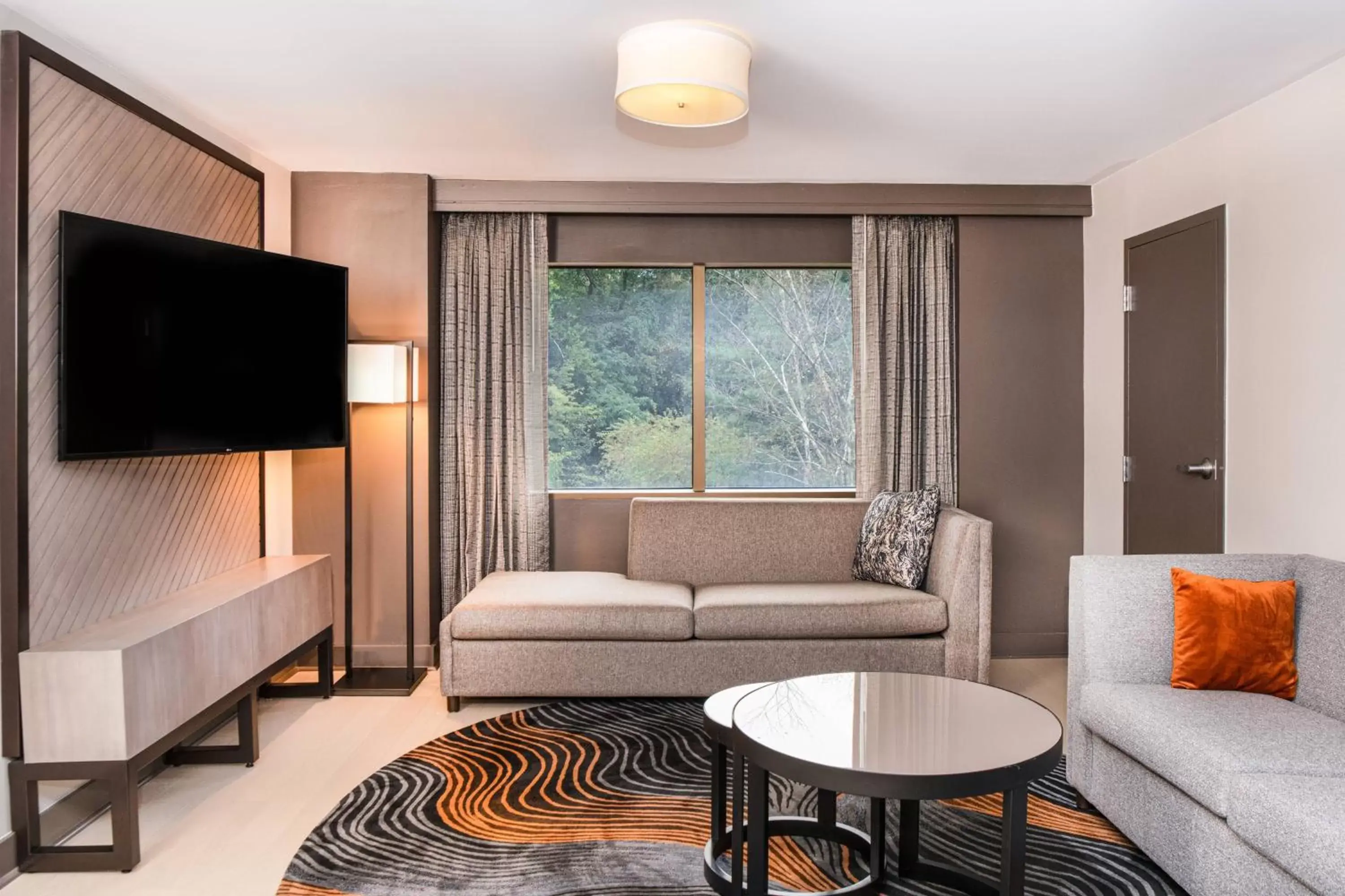 Living room, Seating Area in Pittsburgh Airport Marriott