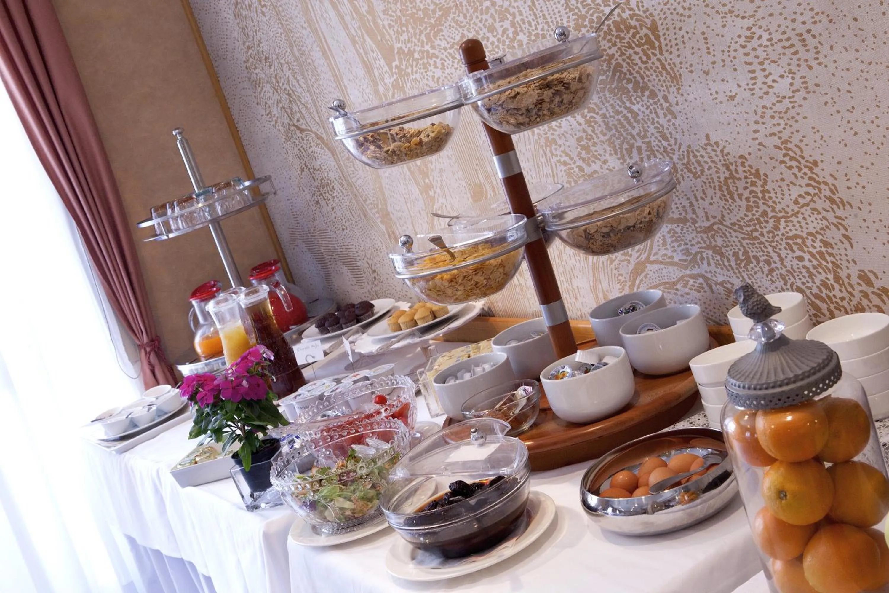 Buffet breakfast in Hotel Mennini