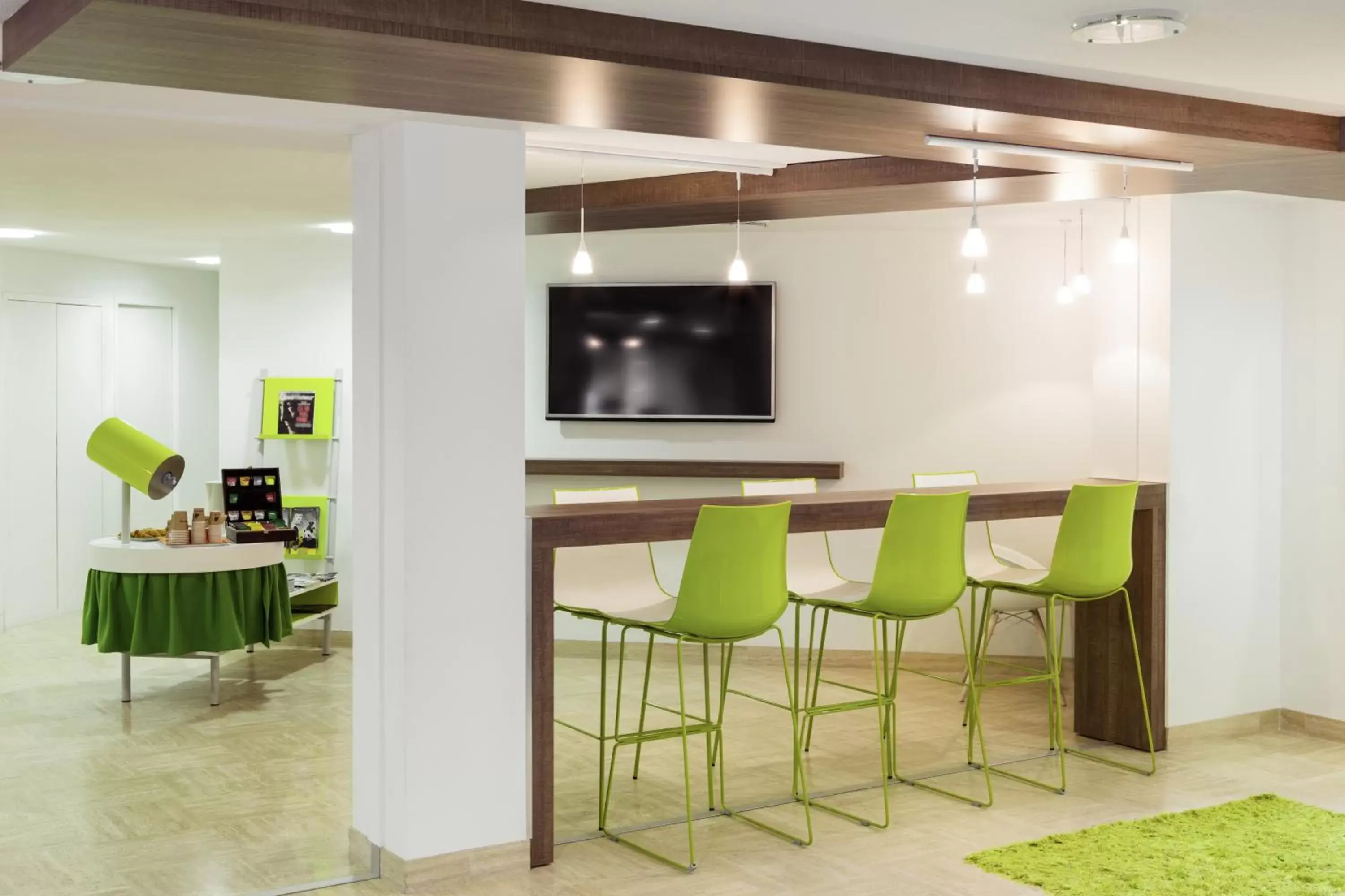 Lobby or reception, Lounge/Bar in ibis Styles Niort Poitou Charentes