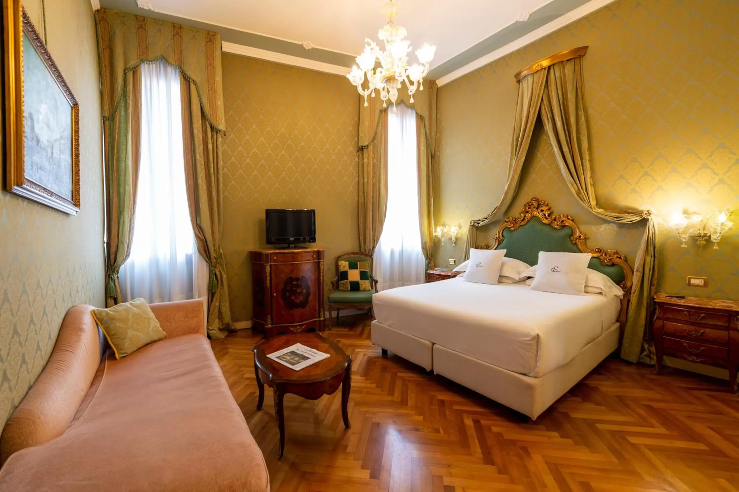 Bed in Hotel Antico Doge - a Member of Elizabeth Hotel Group