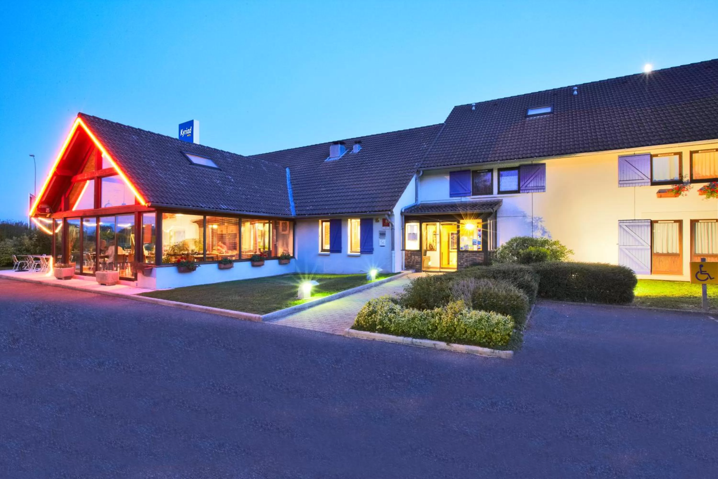 Facade/entrance in Kyriad Genève St-Genis-Pouilly