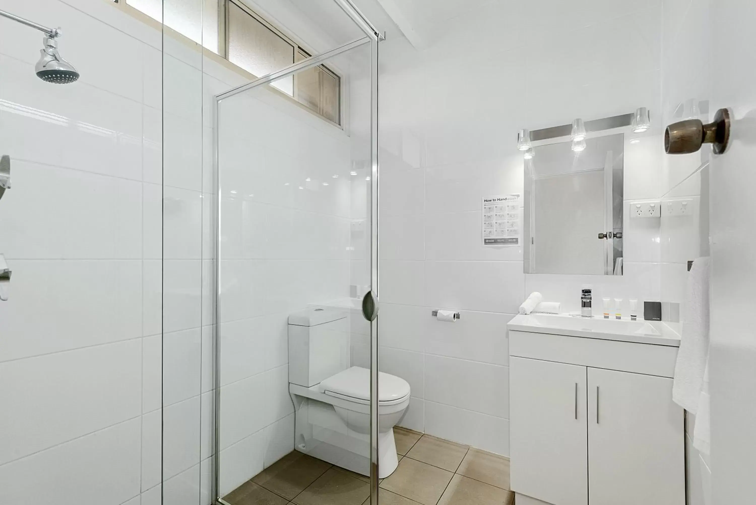 Bathroom in Comfort Inn Flinders on Main