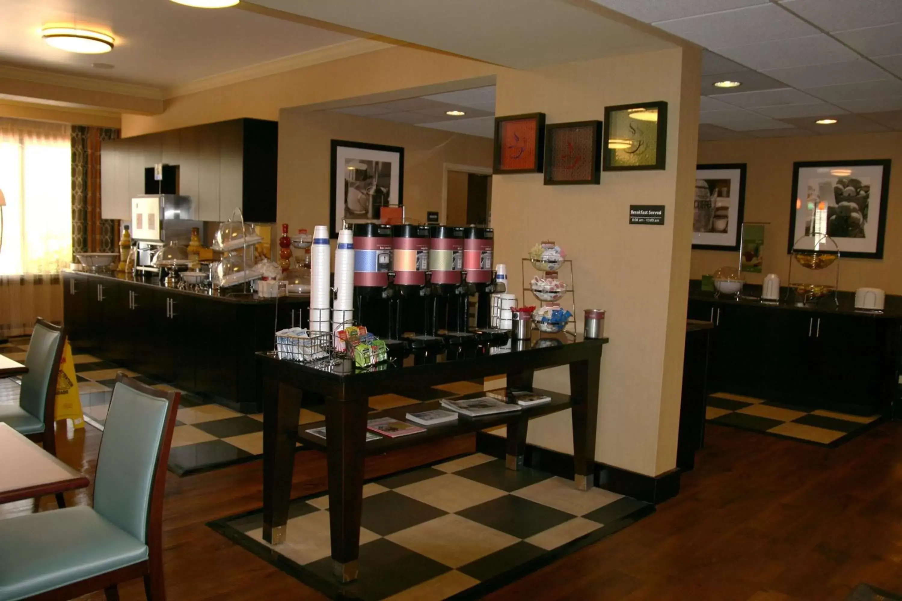 Dining area in Hampton Inn Dalton