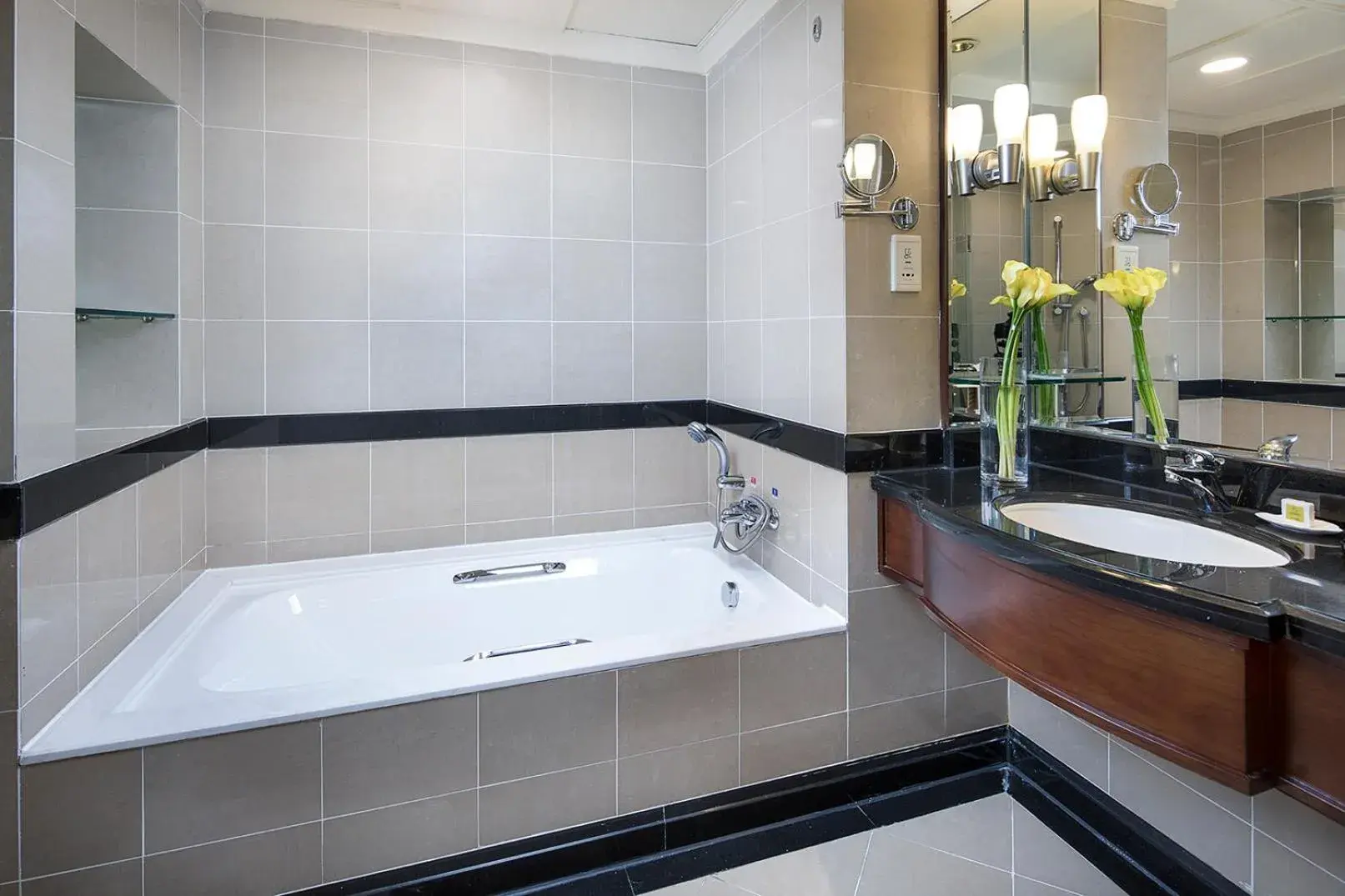 Superior King Business Room - Non-Smoking in Wyndham Beijing North Superior King Business Room - Non-Smoking in Wyndham Beijing North