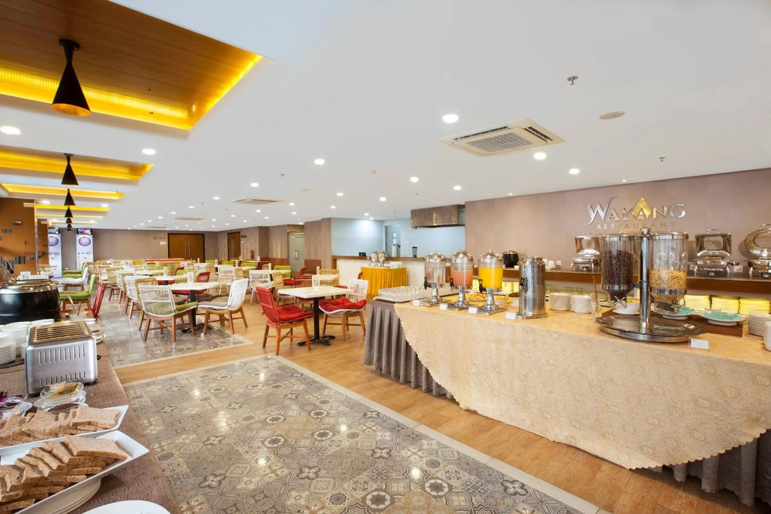 Restaurant/places to eat in Verse Hotel Cirebon