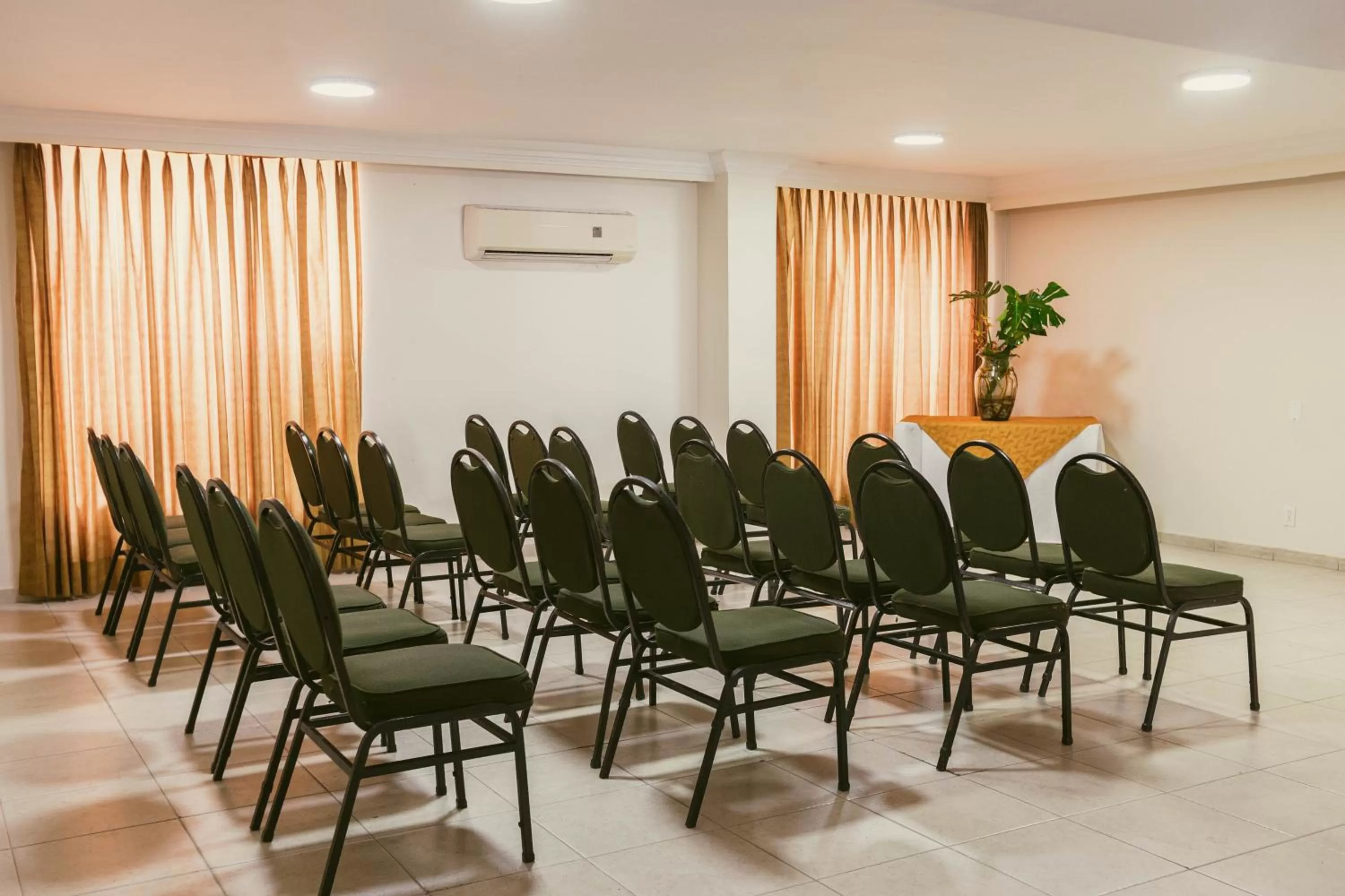 Lounge or bar in Hotel Faranda Express Puerta Del Sol Barranquilla, A Member of Radisson Individuals