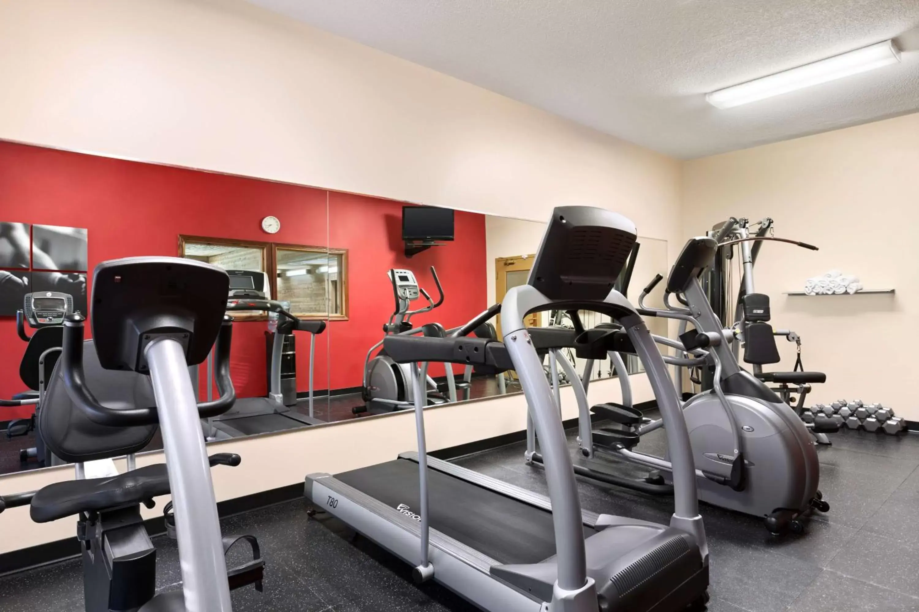 Activities, Fitness Center/Facilities in Country Inn & Suites by Radisson, Kearney, NE