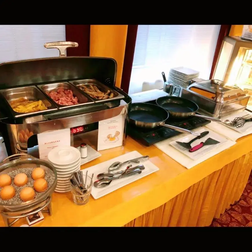 Buffet breakfast, Food in Hotel Aragia