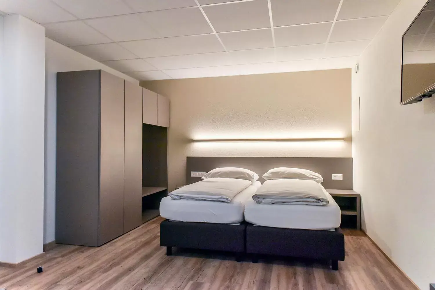 Bed in Hotel am Kreisel: Self-Service Check-In Hotel