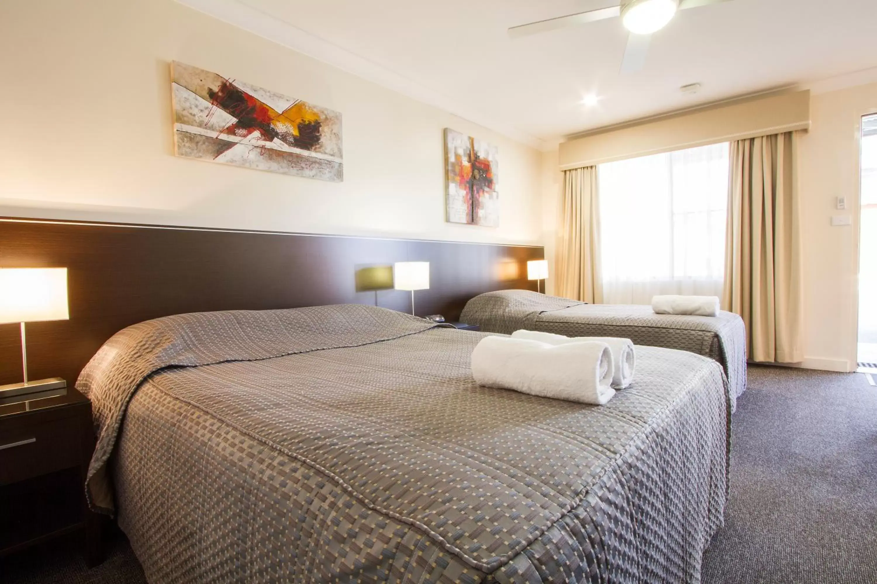 Bedroom, Bed in Harvest Lodge Motel - Gunnedah