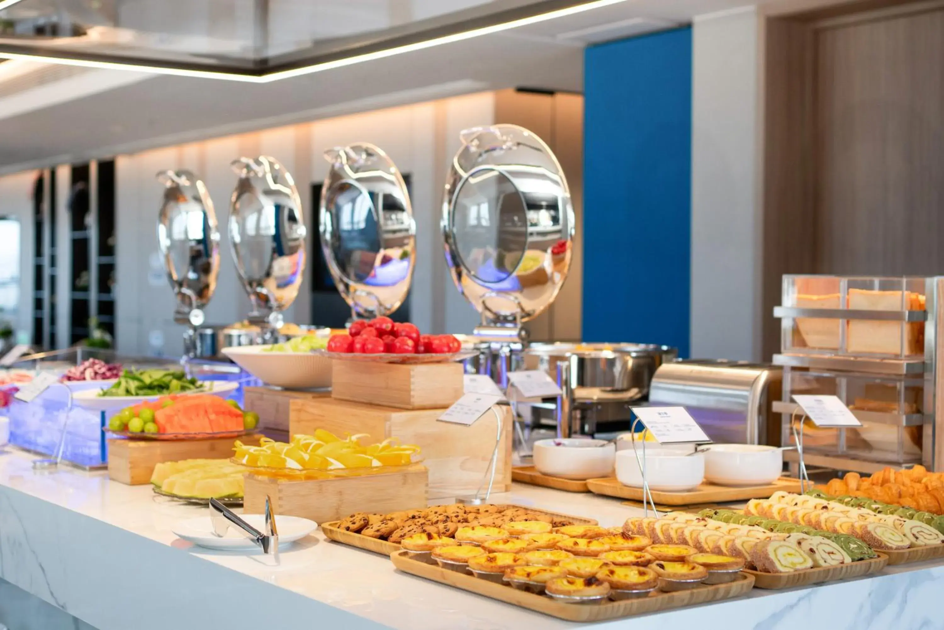 Buffet breakfast in Holiday Inn Express Shantou Chenghai