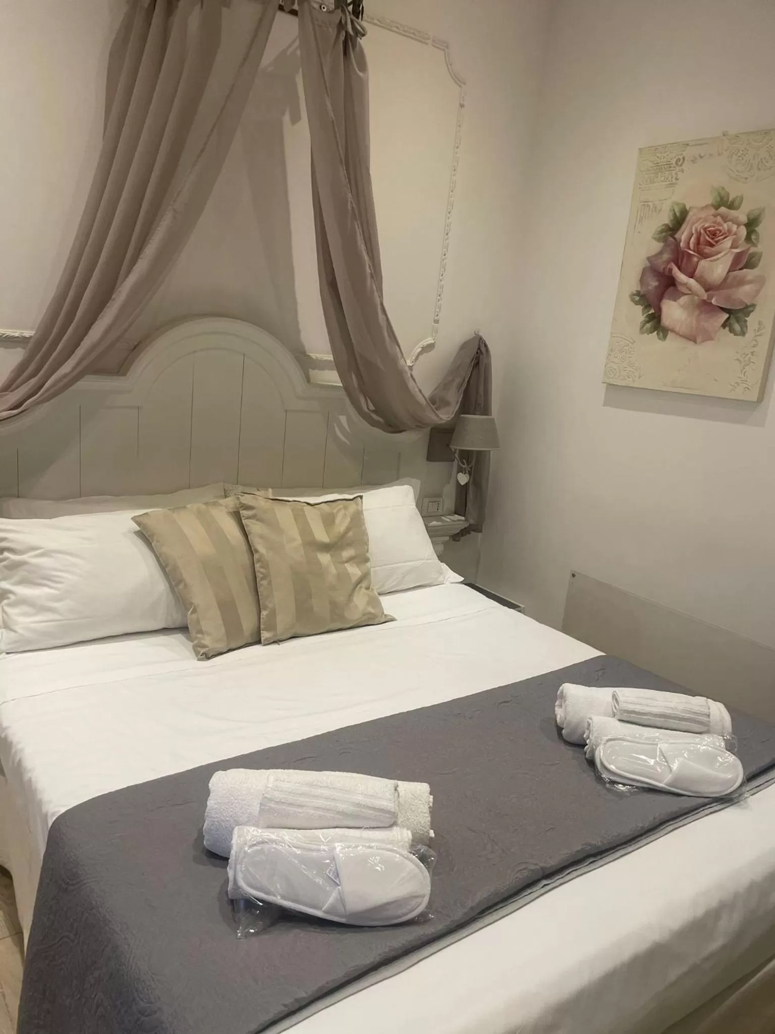 Bed in Vatican Boutique inn