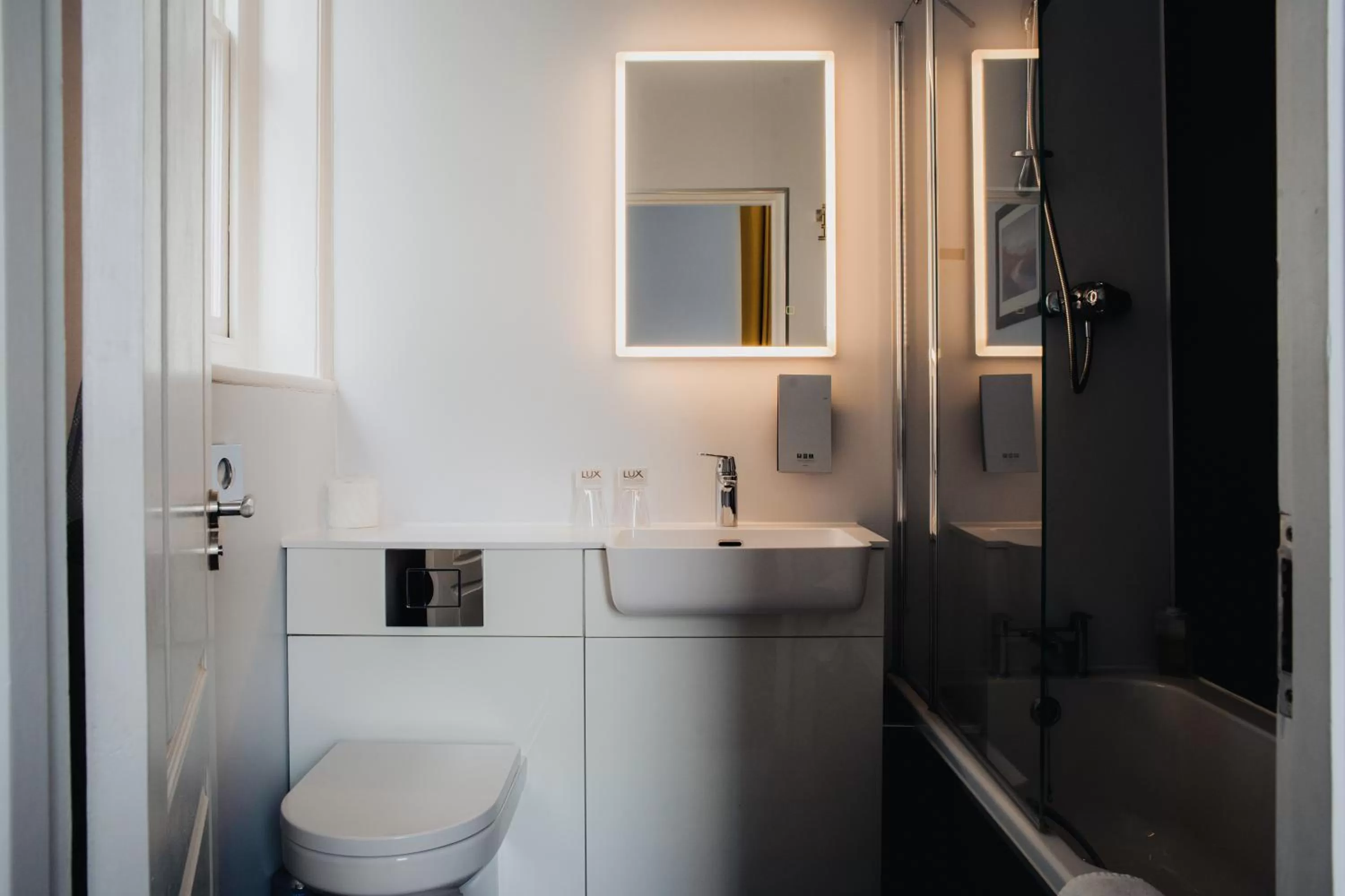 Shower in San Clu Hotel, Bar & Brasserie