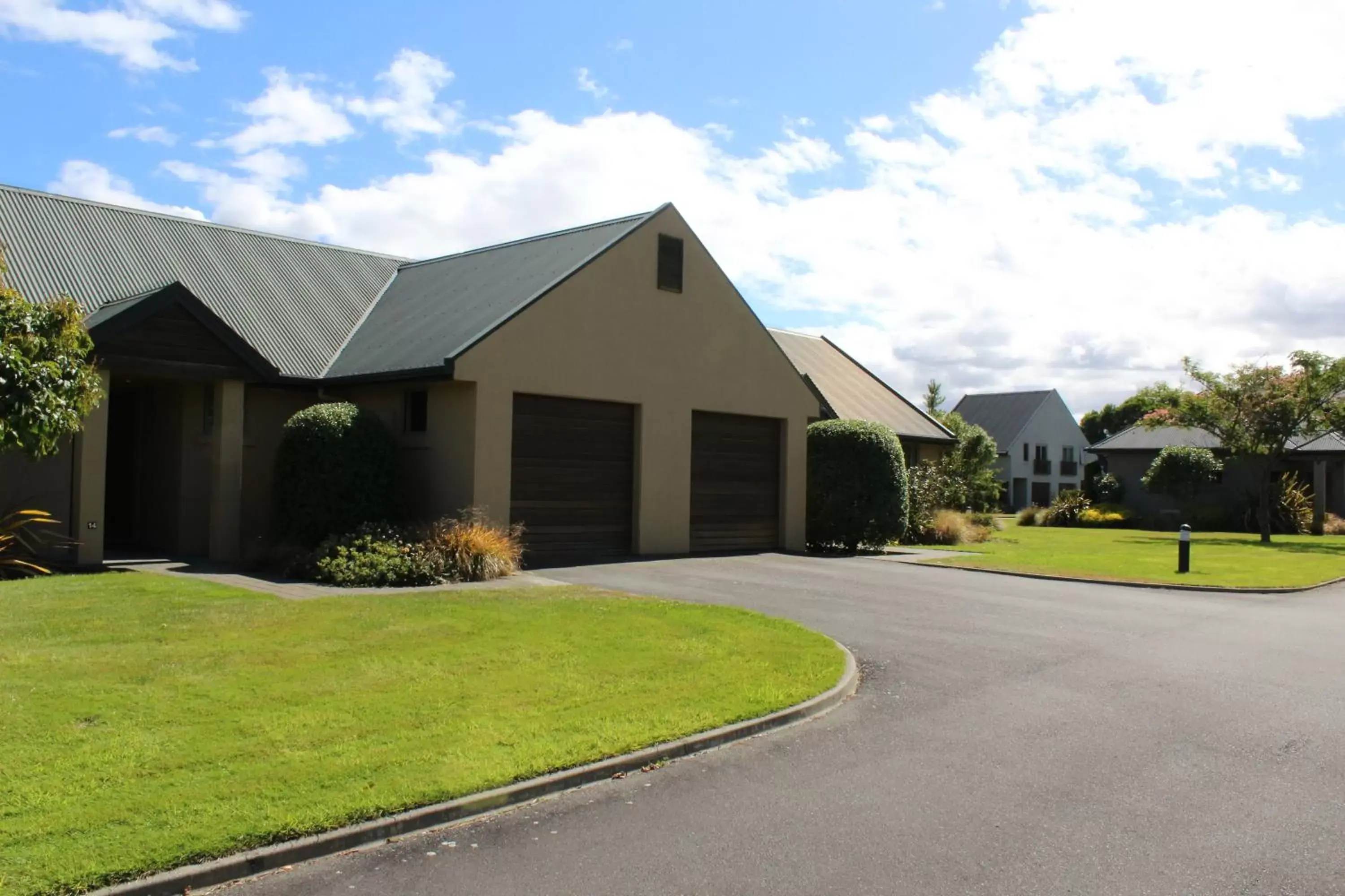 Facade/entrance, Property Building in Vintners Retreat