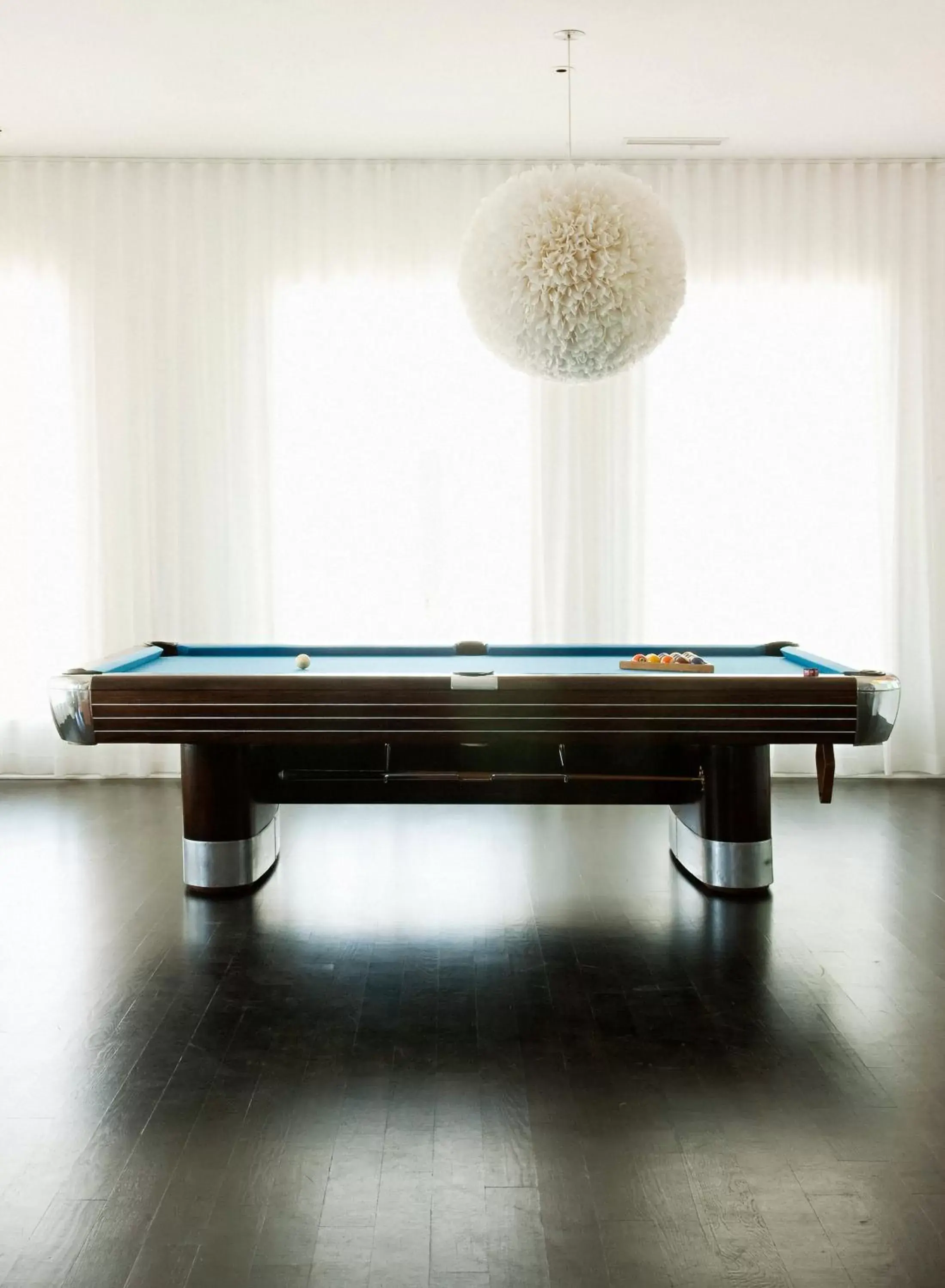 Game Room, Billiards in Bungalow Hotel