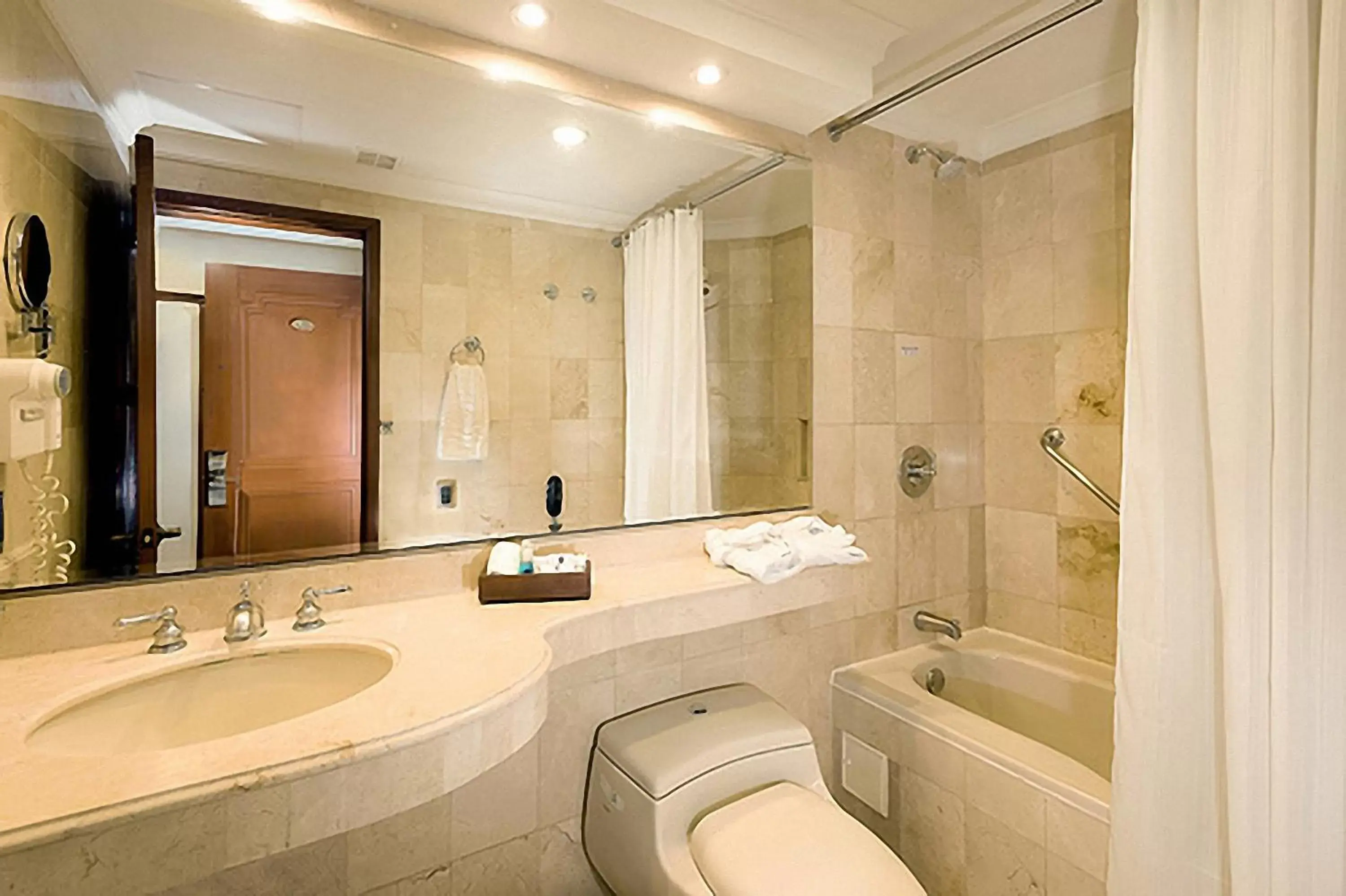 Bathroom in Hotel Dann Carlton Bucaramanga