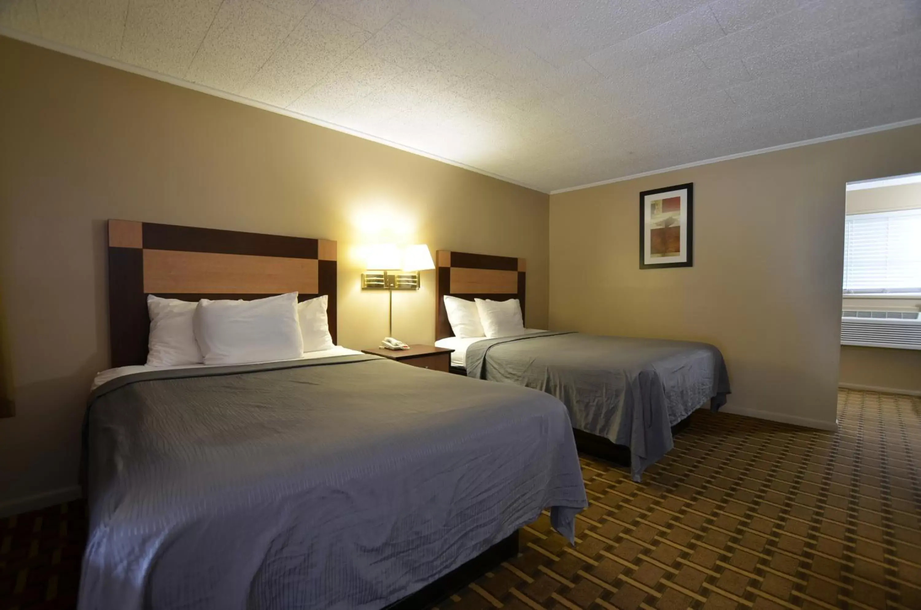 Bedroom, Bed in Travelowes Motel - Maggie Valley