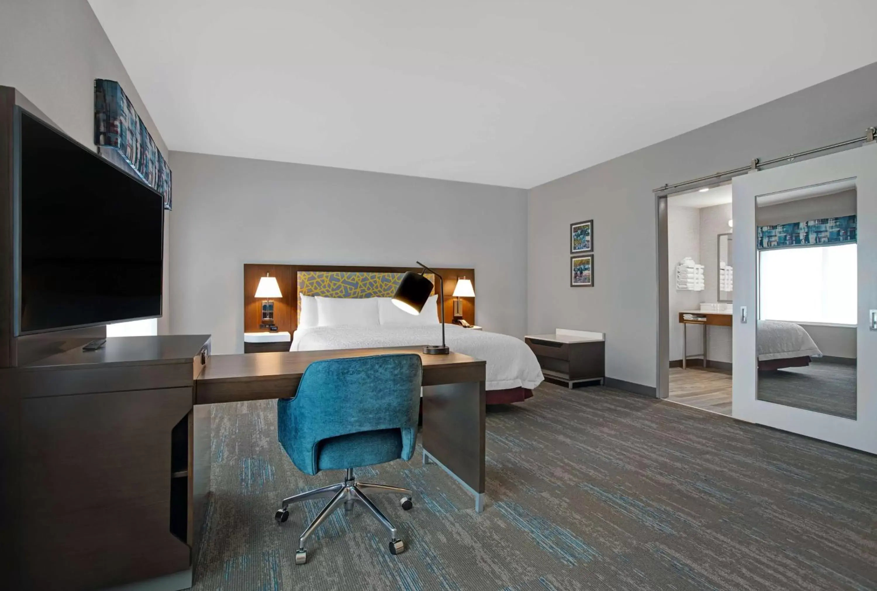 Bedroom, Bed in Hampton Inn & Suites Farmers Branch Dallas, Tx