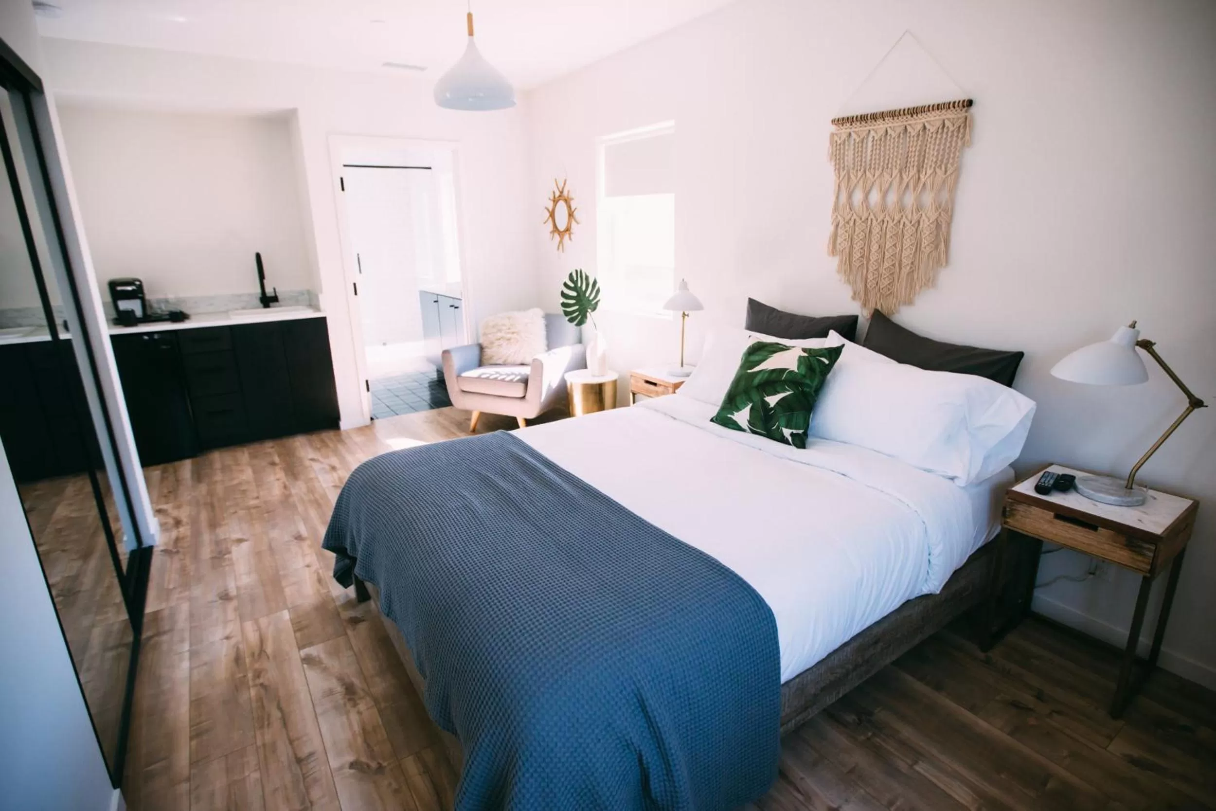 Photo of the whole room, Bed in Noon on Sunset Hill